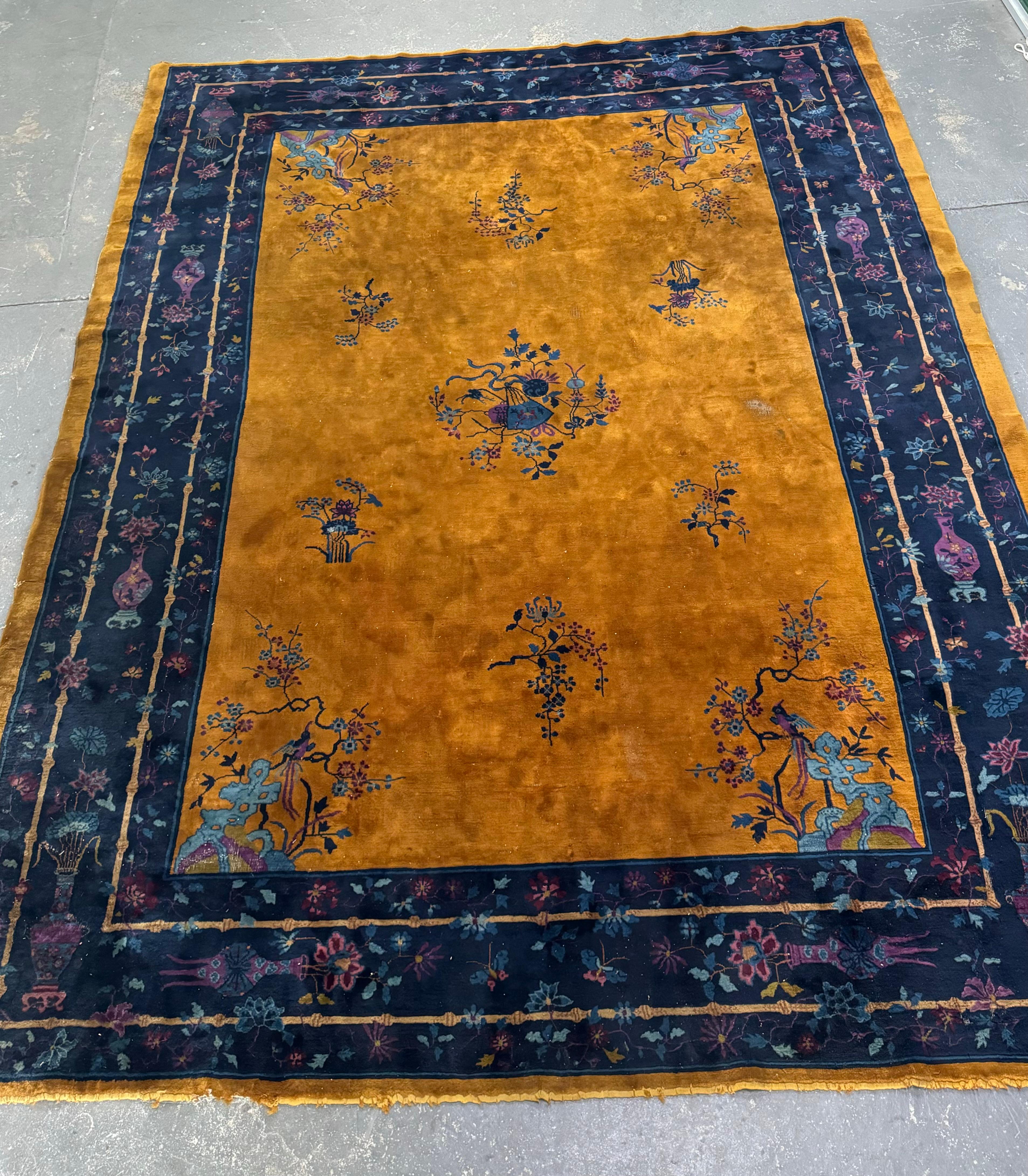 Alfombra antigua china Art Decó, de Walter Nichols. naranja dorado/azul Seda