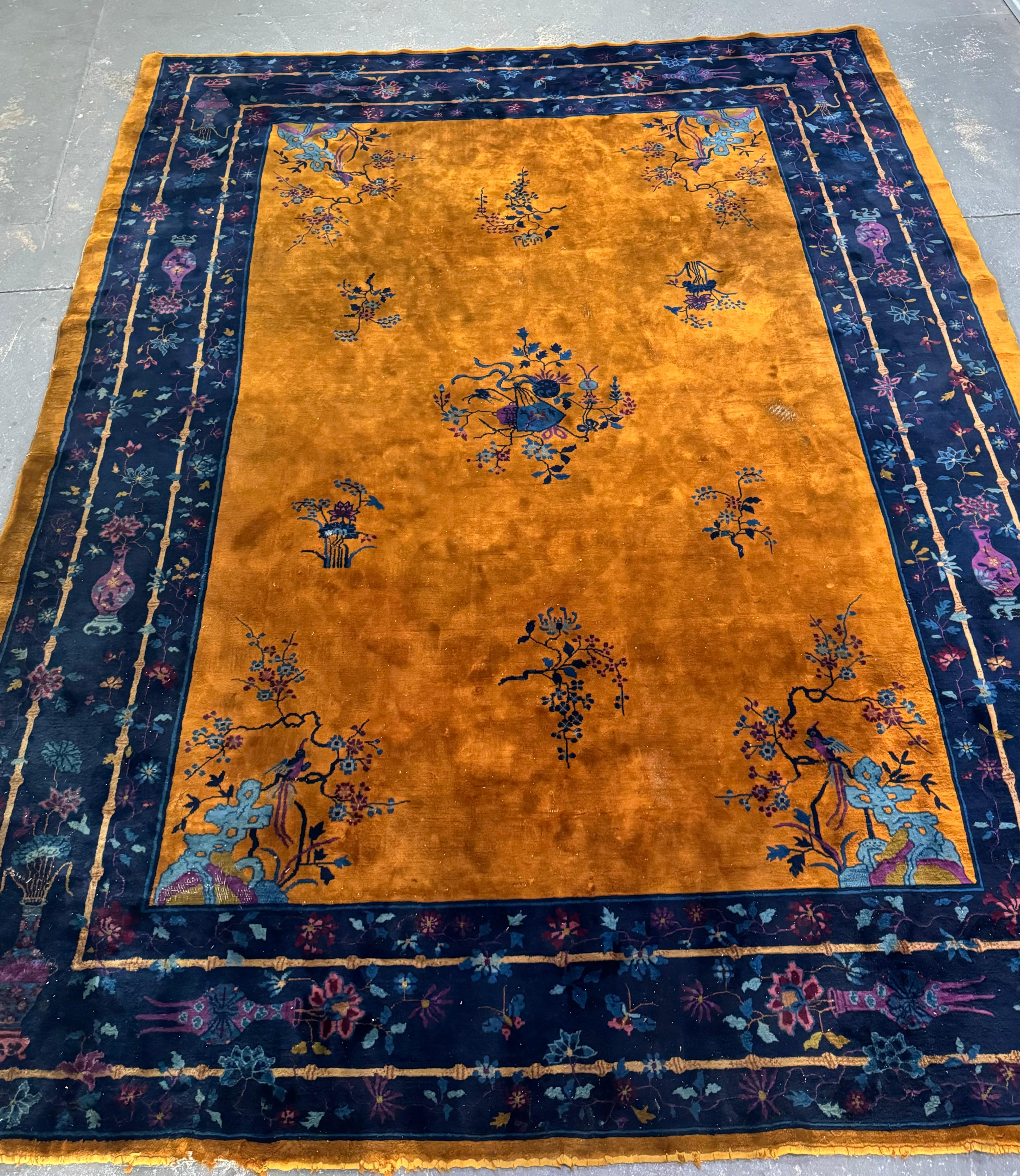 Alfombra antigua china Art Decó, de Walter Nichols. naranja dorado/azul 2