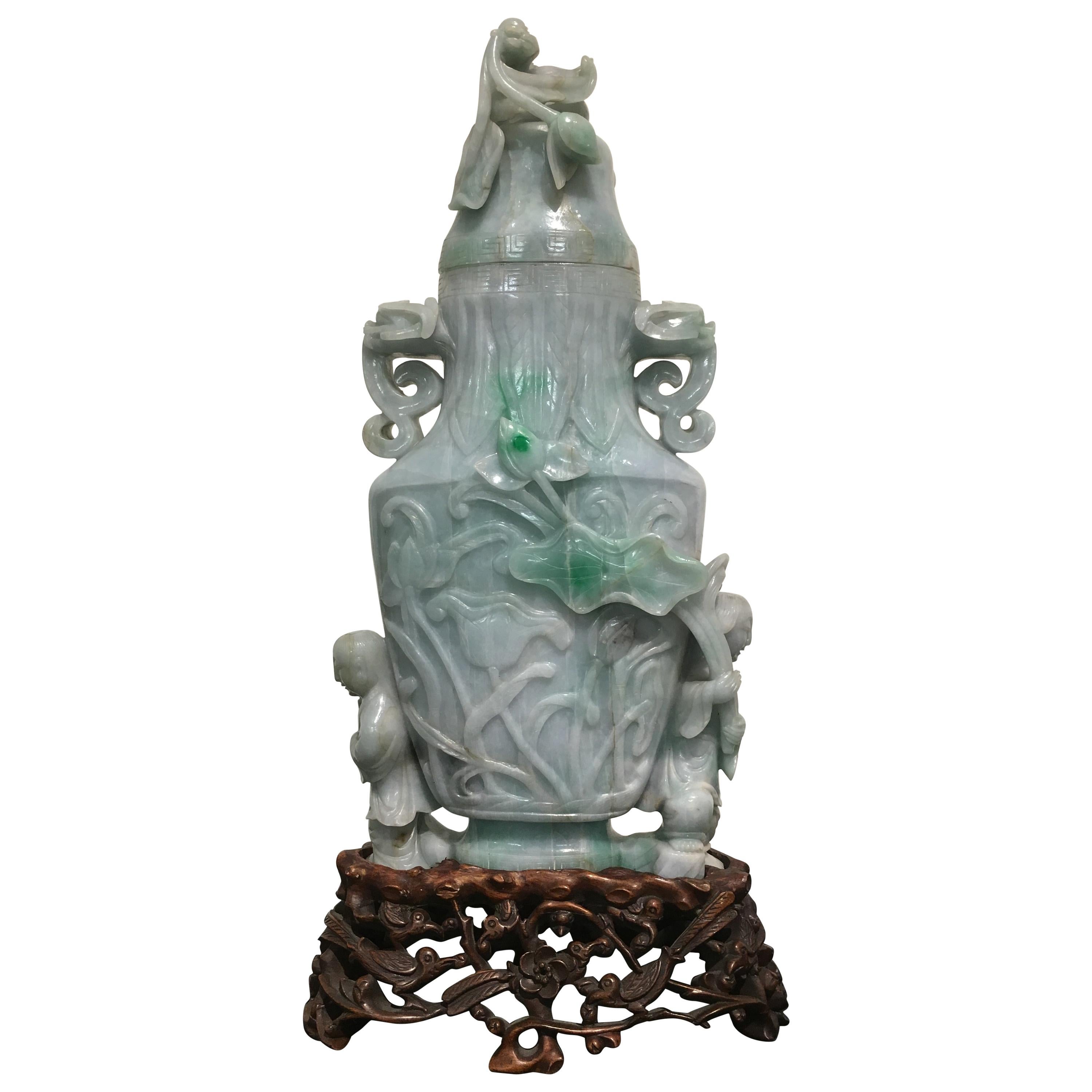 Grand vase chinois en jade sculpté du début du 20e siècle