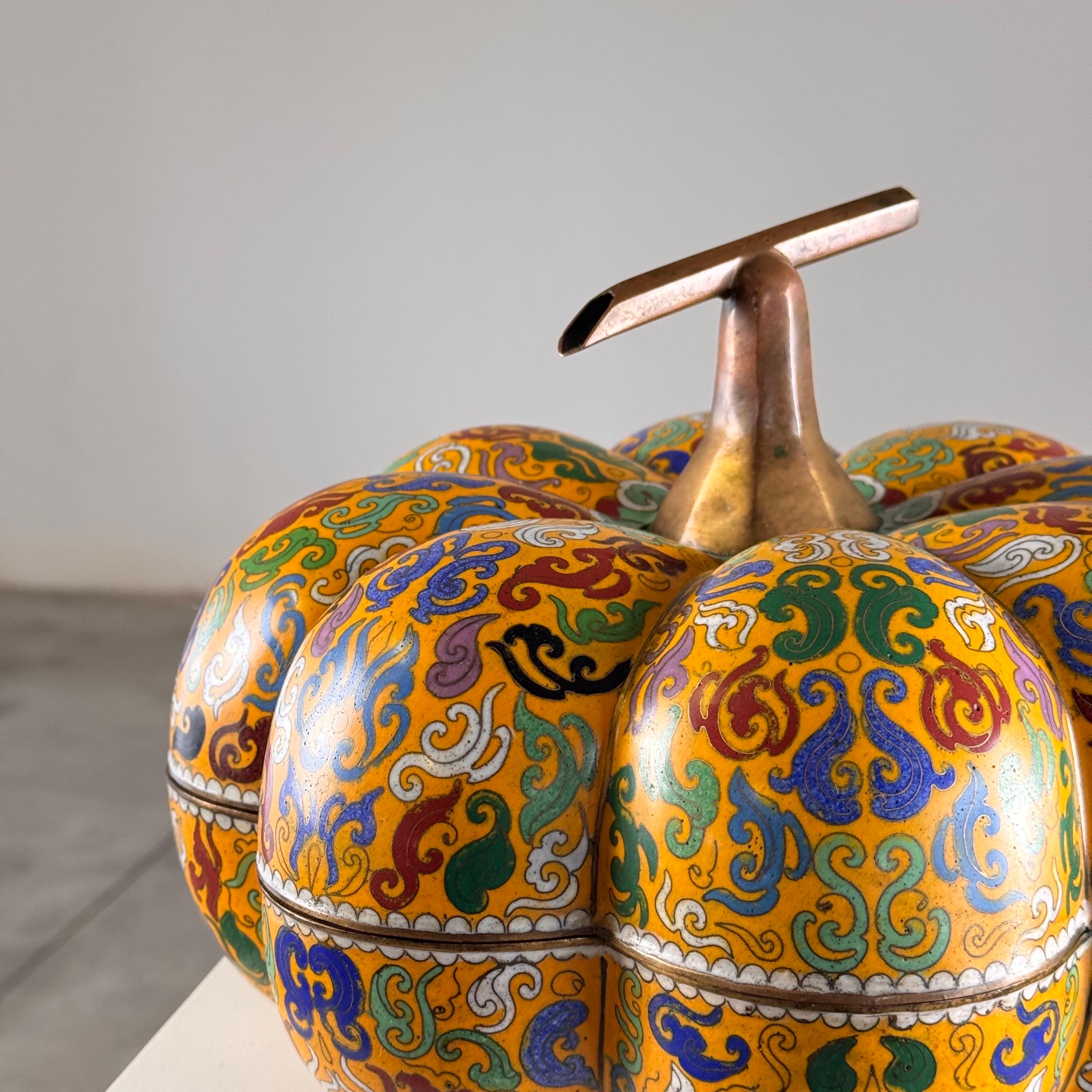 Large Early 20th-Century Chinese Cloisonné Pumpkin Box/Centerpiece, 1910s In Good Condition In Brescia, Brescia