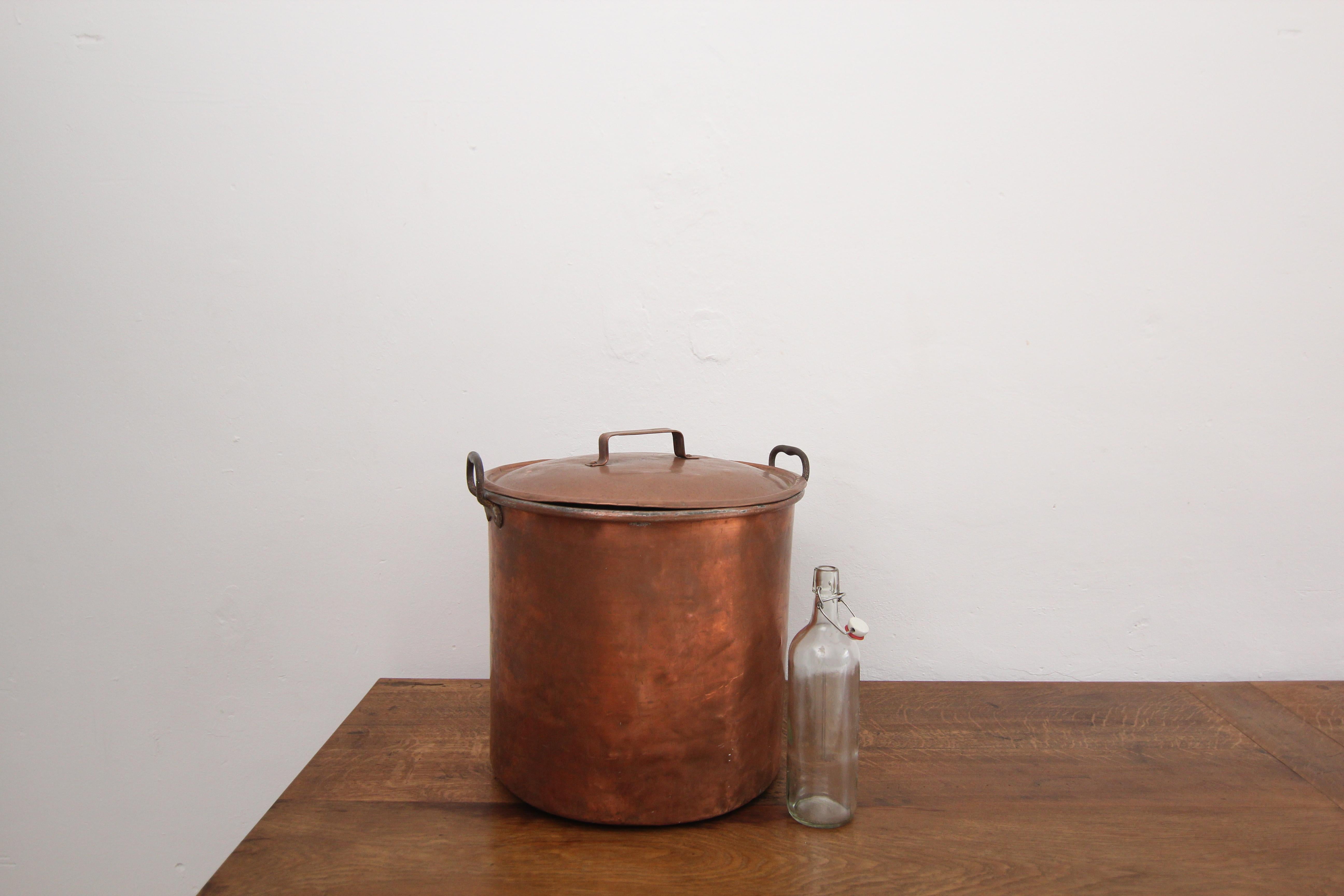 Large Early 20th Century Copper Pot with Lid In Good Condition In Dusseldorf, DE