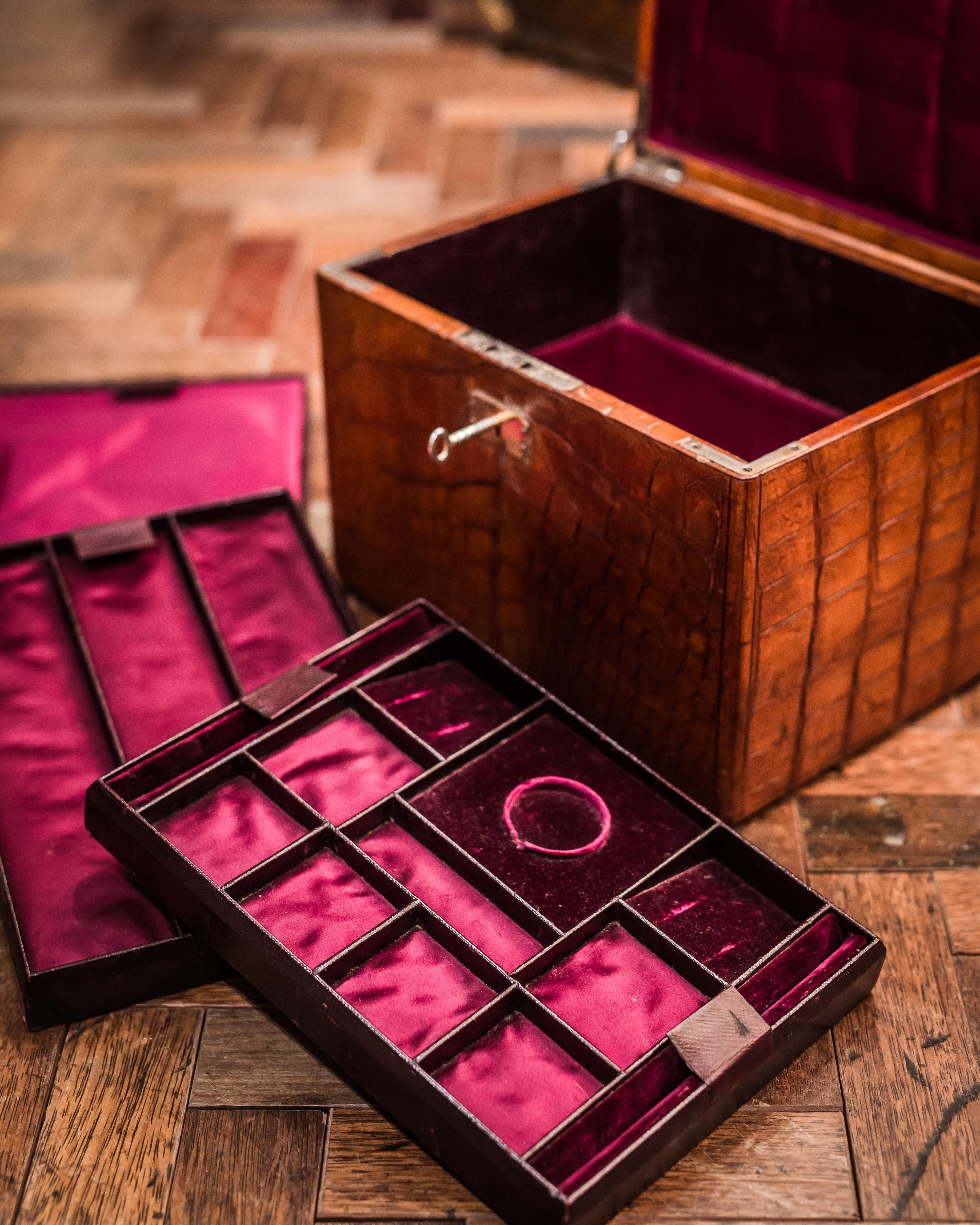 Large Early 20th Century Crocodile Jewellery Box For Sale 2