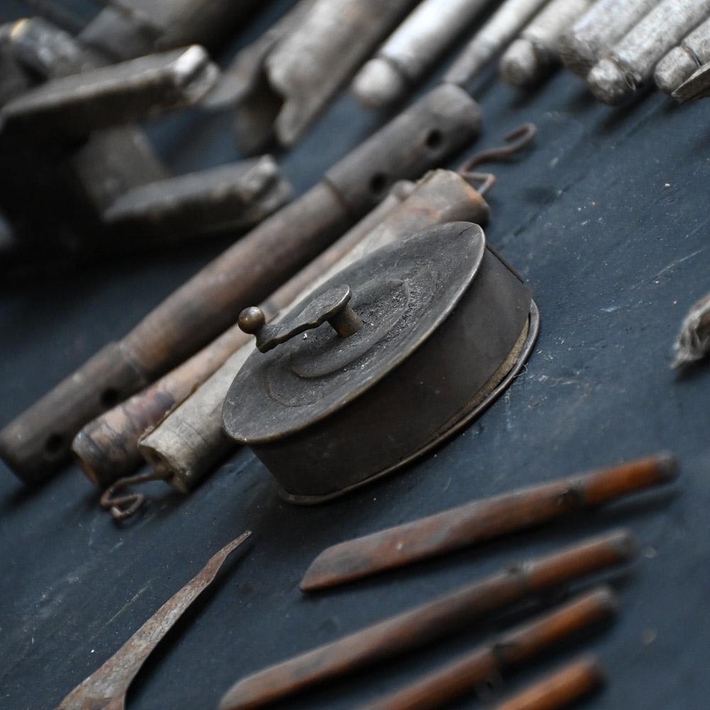 Großes englisches Scratch Built / Folk Art Schiffsmodell aus dem frühen 20. im Zustand „Starke Gebrauchsspuren“ im Angebot in London, GB