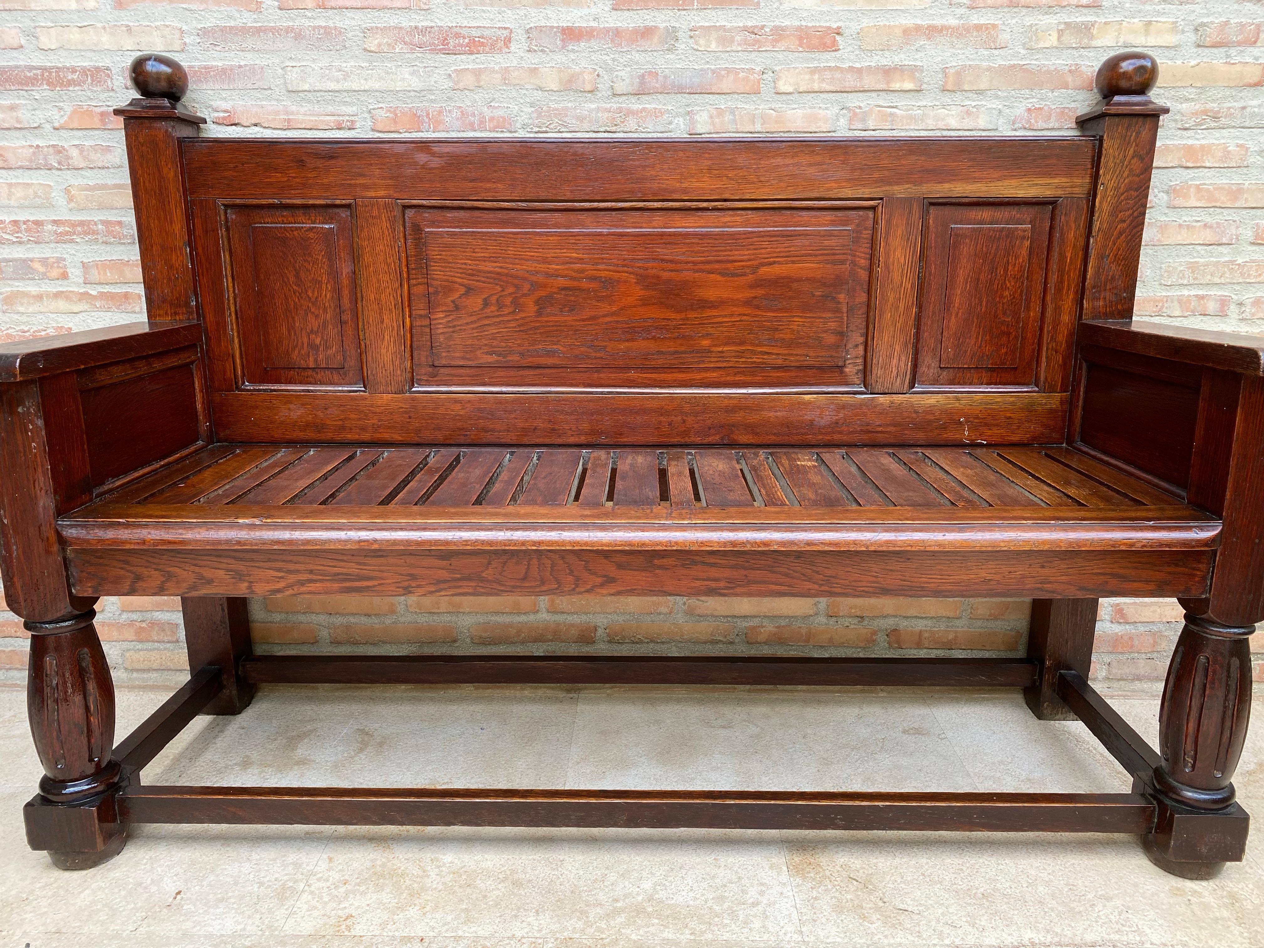 Gran banco francés de principios del siglo XX en roble con asiento largo, años 40 Francés en venta