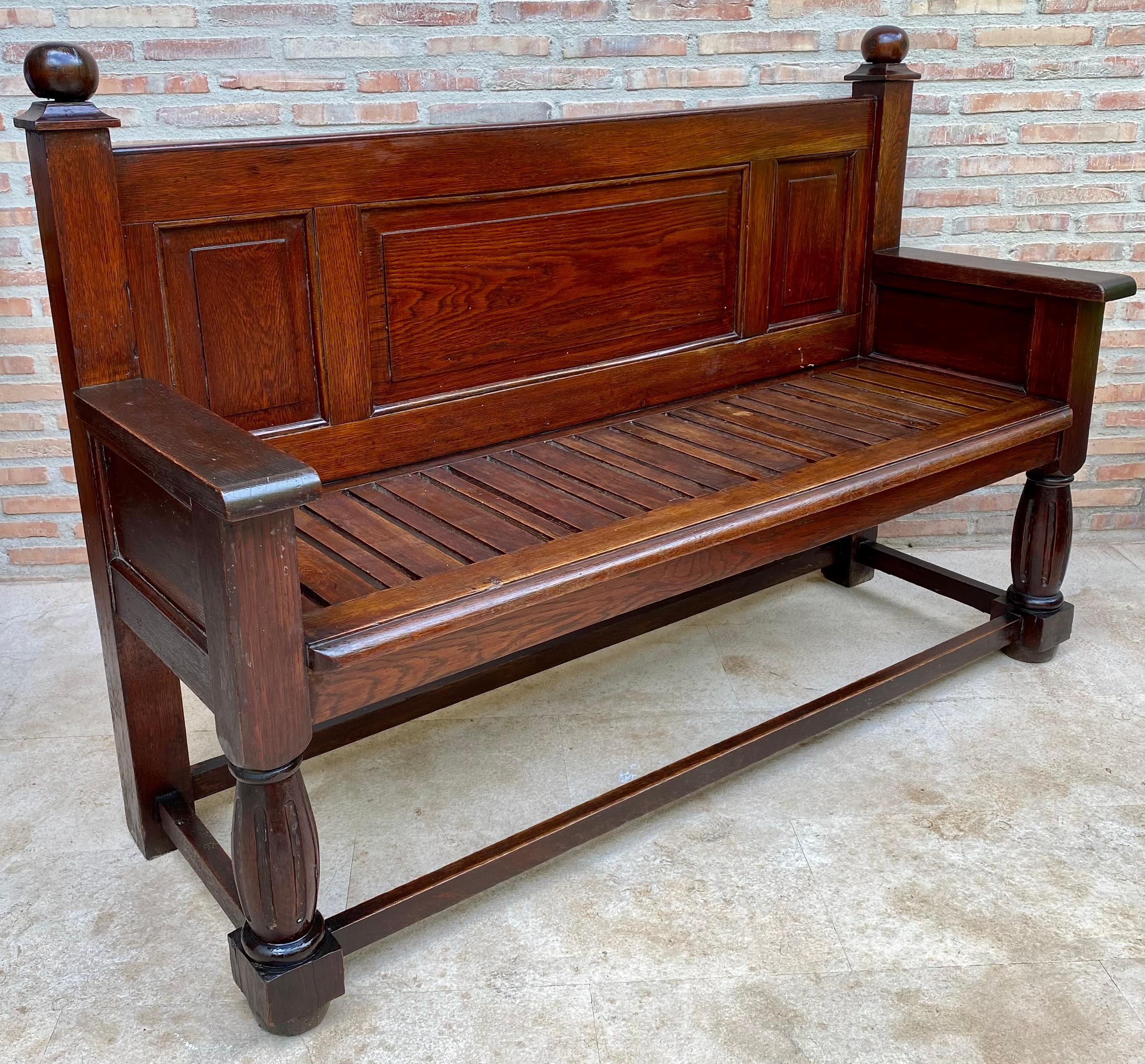 Gran banco francés de principios del siglo XX en roble con asiento largo, años 40 en Bueno estado para la venta en Miami, FL