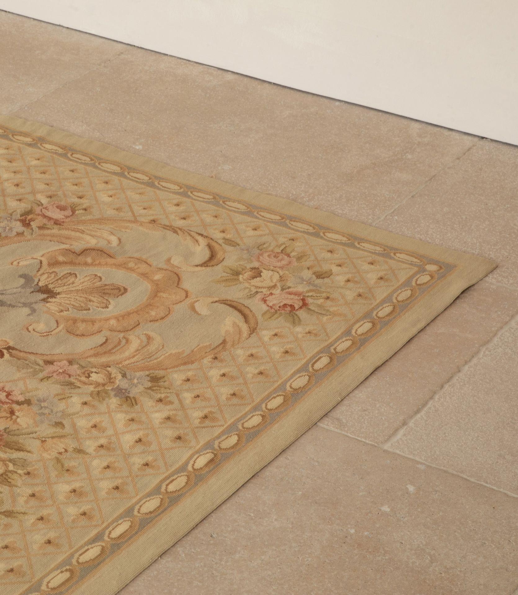 Large Early 20th Century French Hand Stitched Aubusson Rug (Land) im Angebot