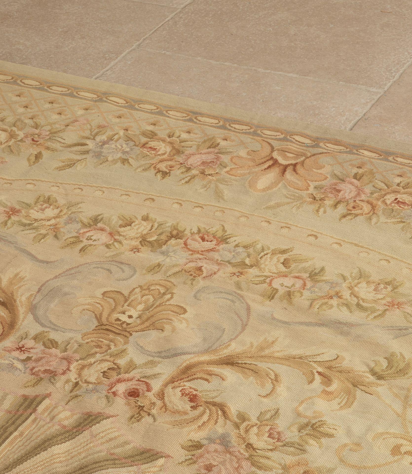Large Early 20th Century French Hand Stitched Aubusson Rug (19. Jahrhundert) im Angebot