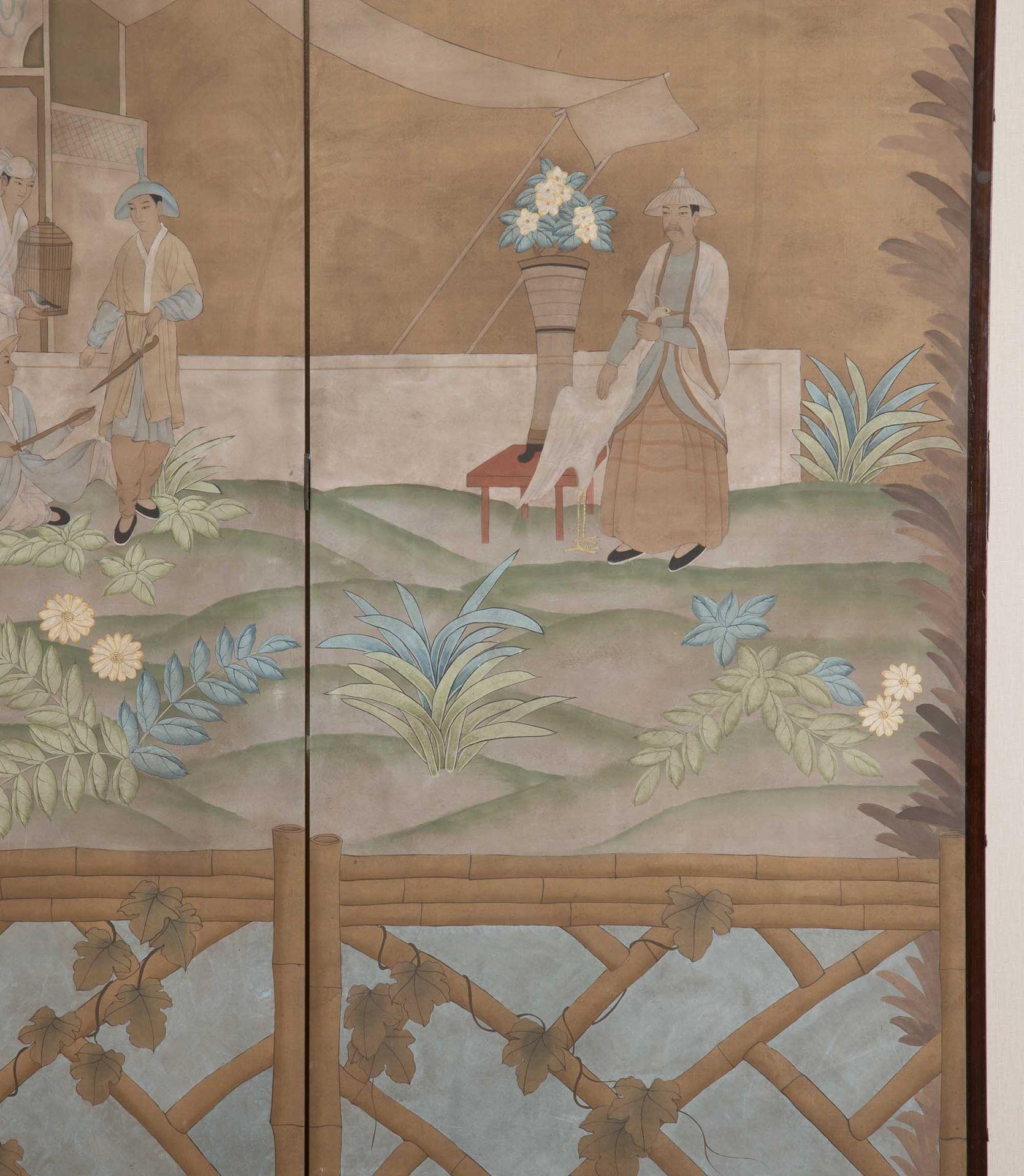 Gran biombo francés de chinoiserie pintada de principios del siglo XX. Alrededor de 1920.