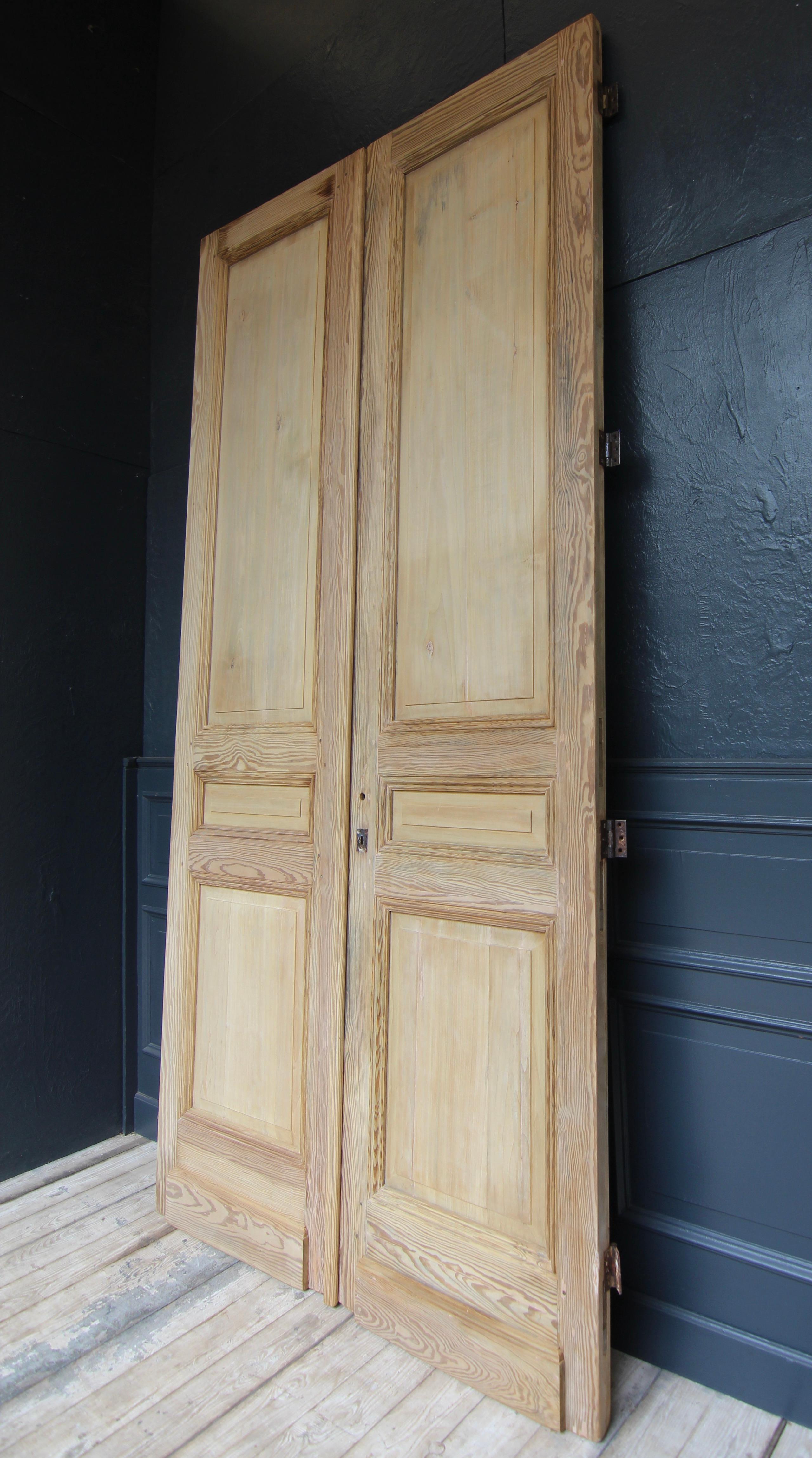 Large Early 20th Century French Pine Double Door For Sale 7