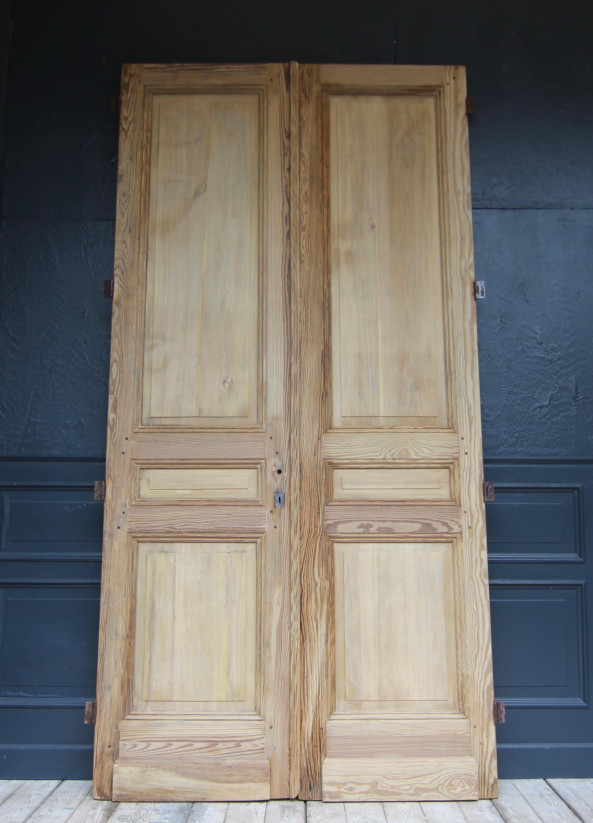 Large Early 20th Century French Pine Double Door For Sale 13