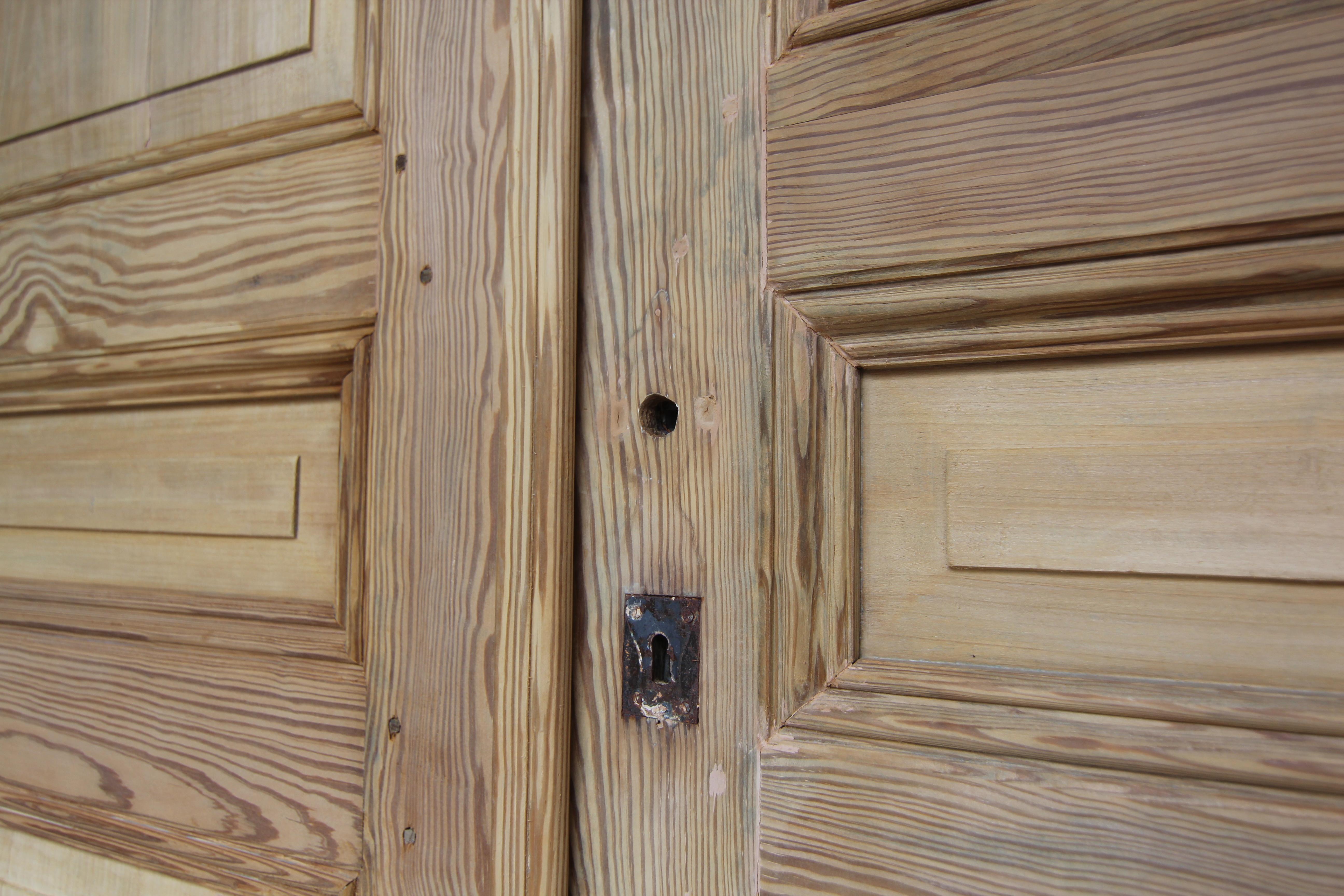 Large Early 20th Century French Pine Double Door For Sale 4