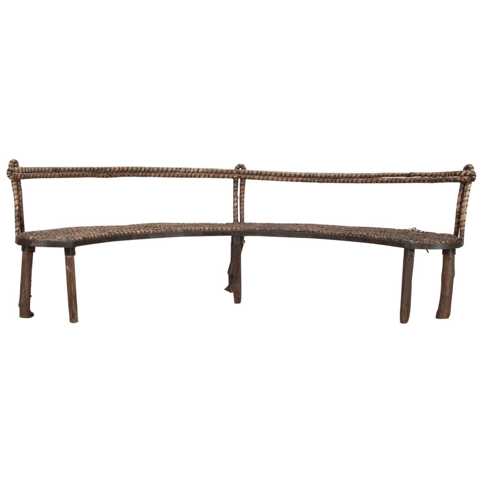 Grand banc en bois courbé primitif français du début du 20e siècle en vente