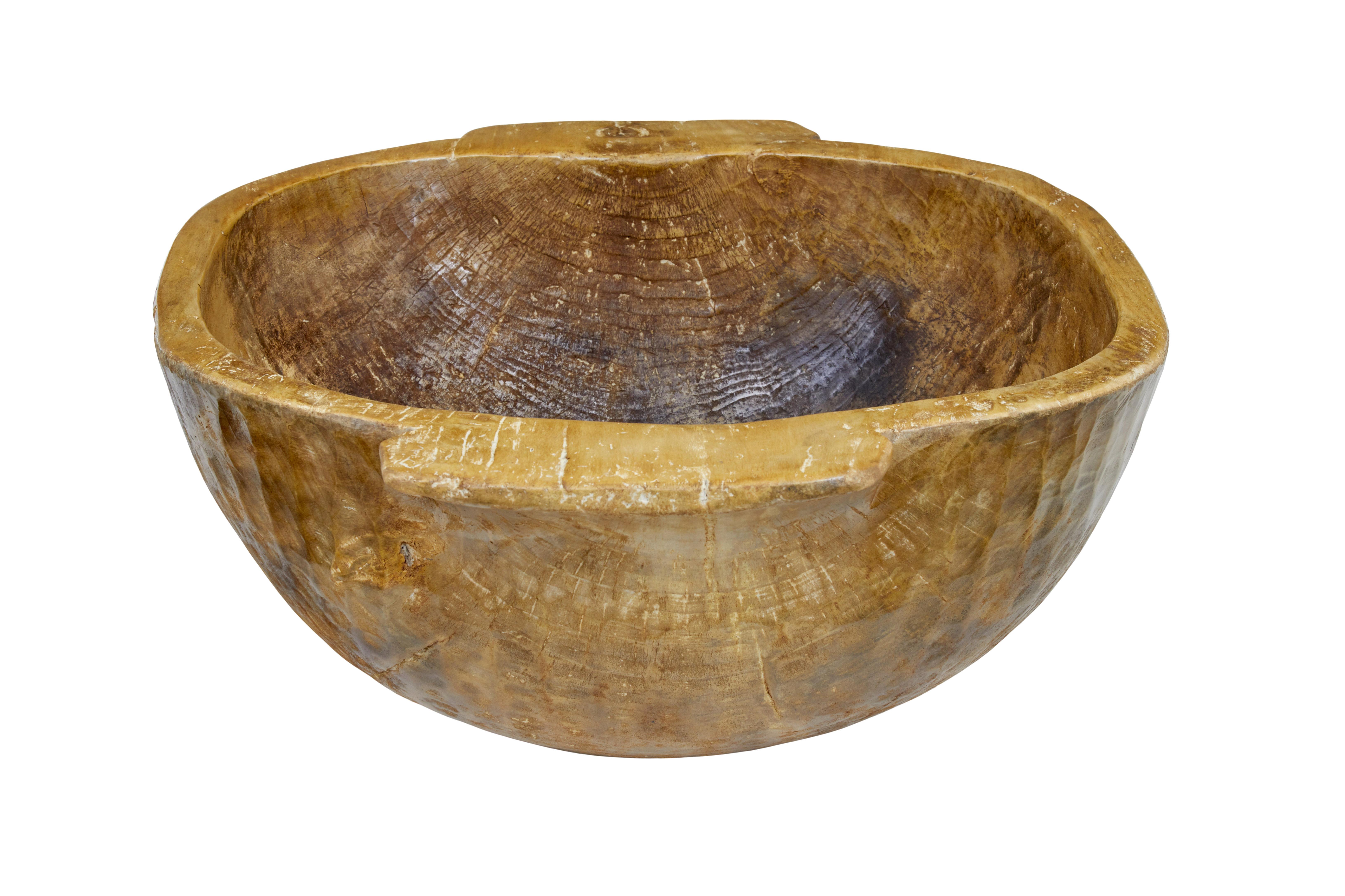 Large early 20th century hand carved bowl In Good Condition For Sale In Debenham, Suffolk