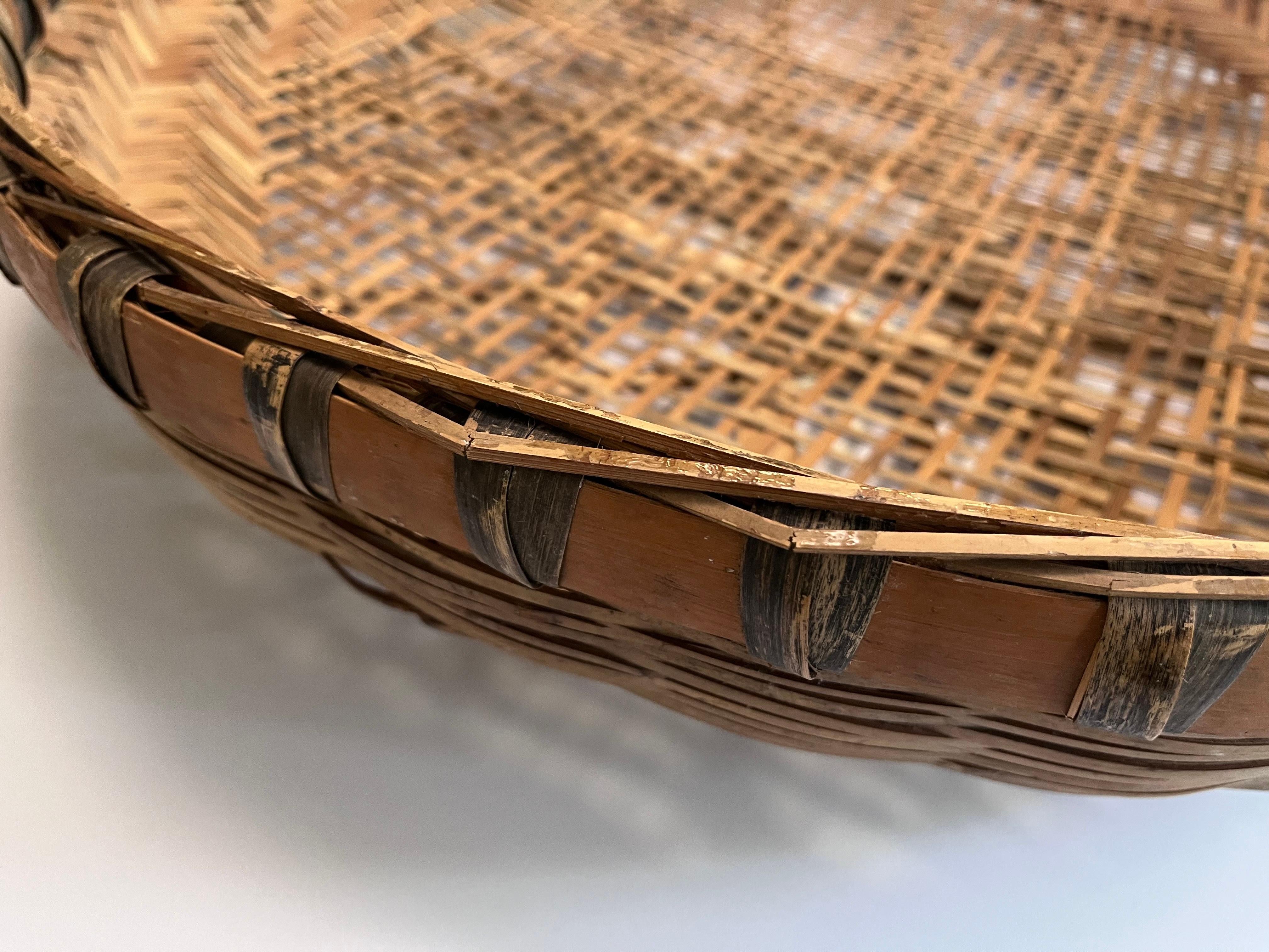 Large Early 20th Century Hand Woven Minnowing Basket Folk Art Wall Sculpture In Good Condition For Sale In Red Lion, PA