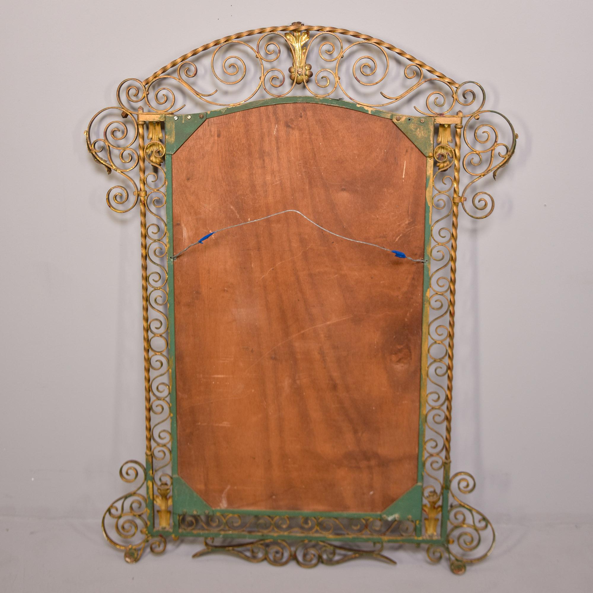 Grand miroir italien du début du 20e siècle avec cadre en fer doré en vente 8