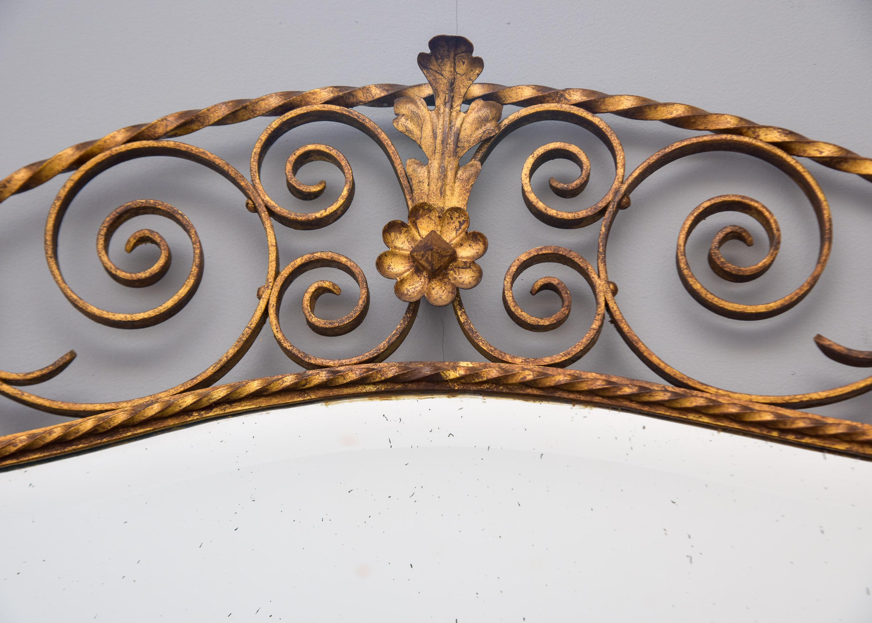Grand miroir italien du début du 20e siècle avec cadre en fer doré Bon état - En vente à Troy, MI