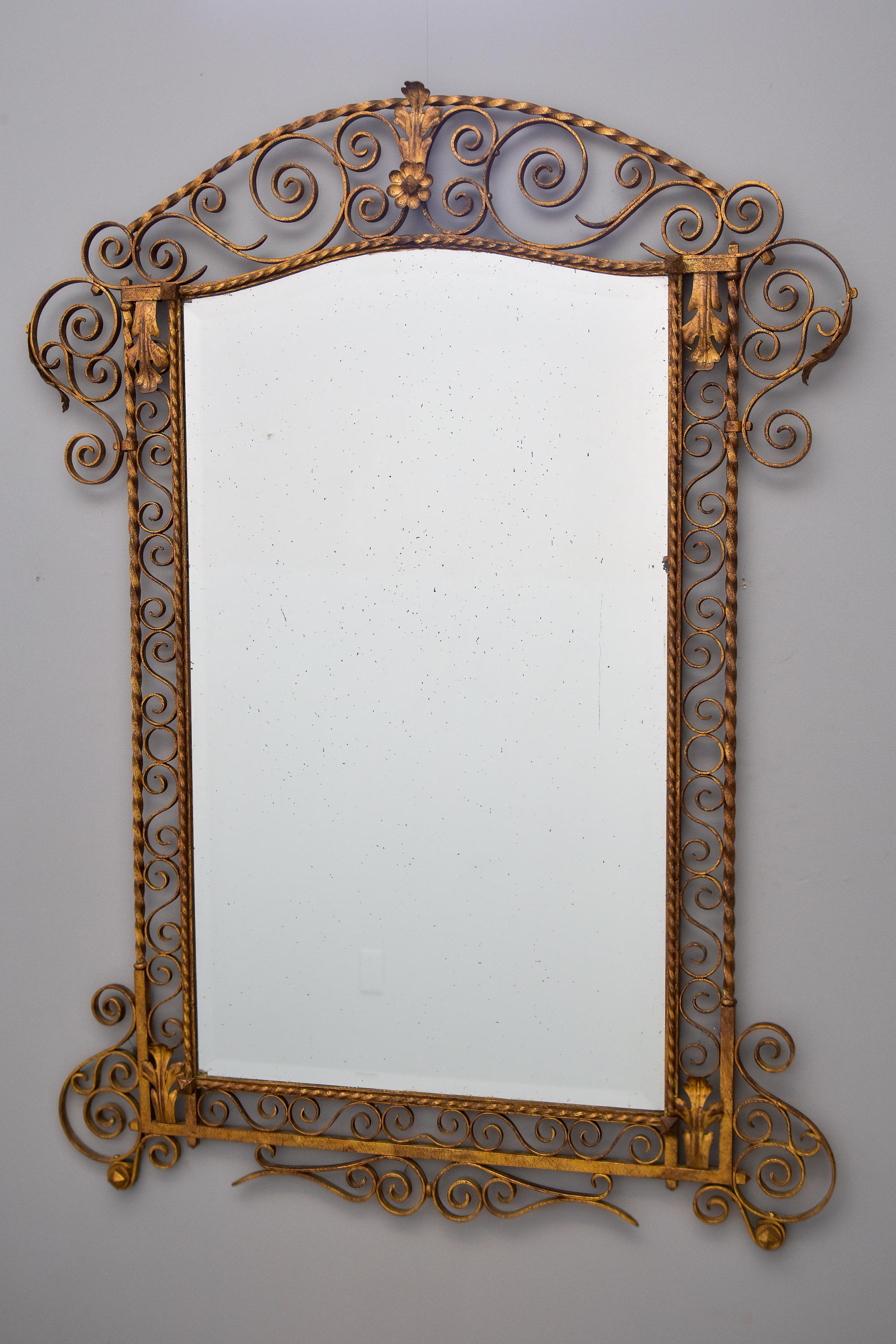 Grand miroir italien du début du 20e siècle avec cadre en fer doré en vente 2