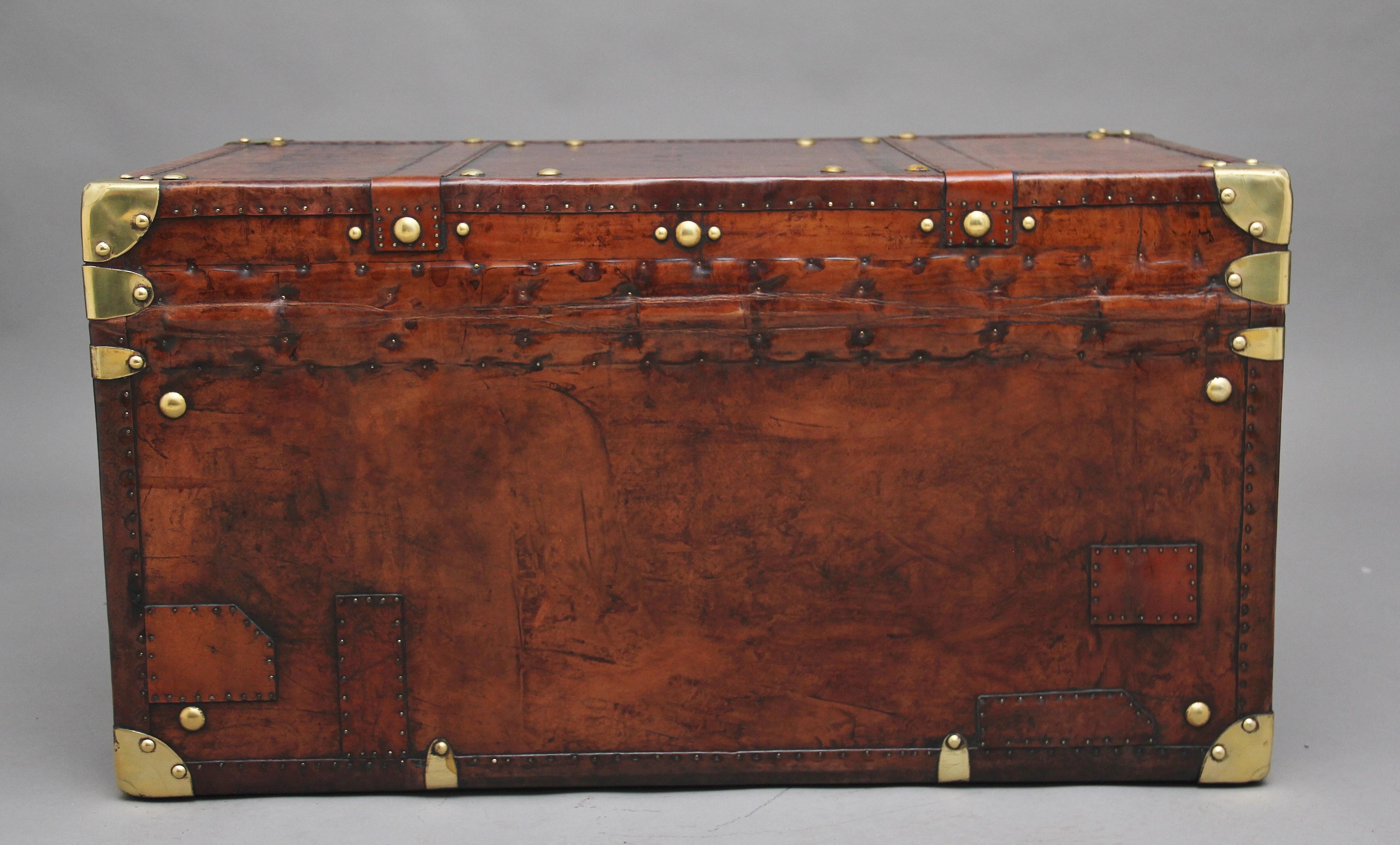 Large Early 20th Century Leather Bound Ex Army Trunk In Good Condition In Martlesham, GB
