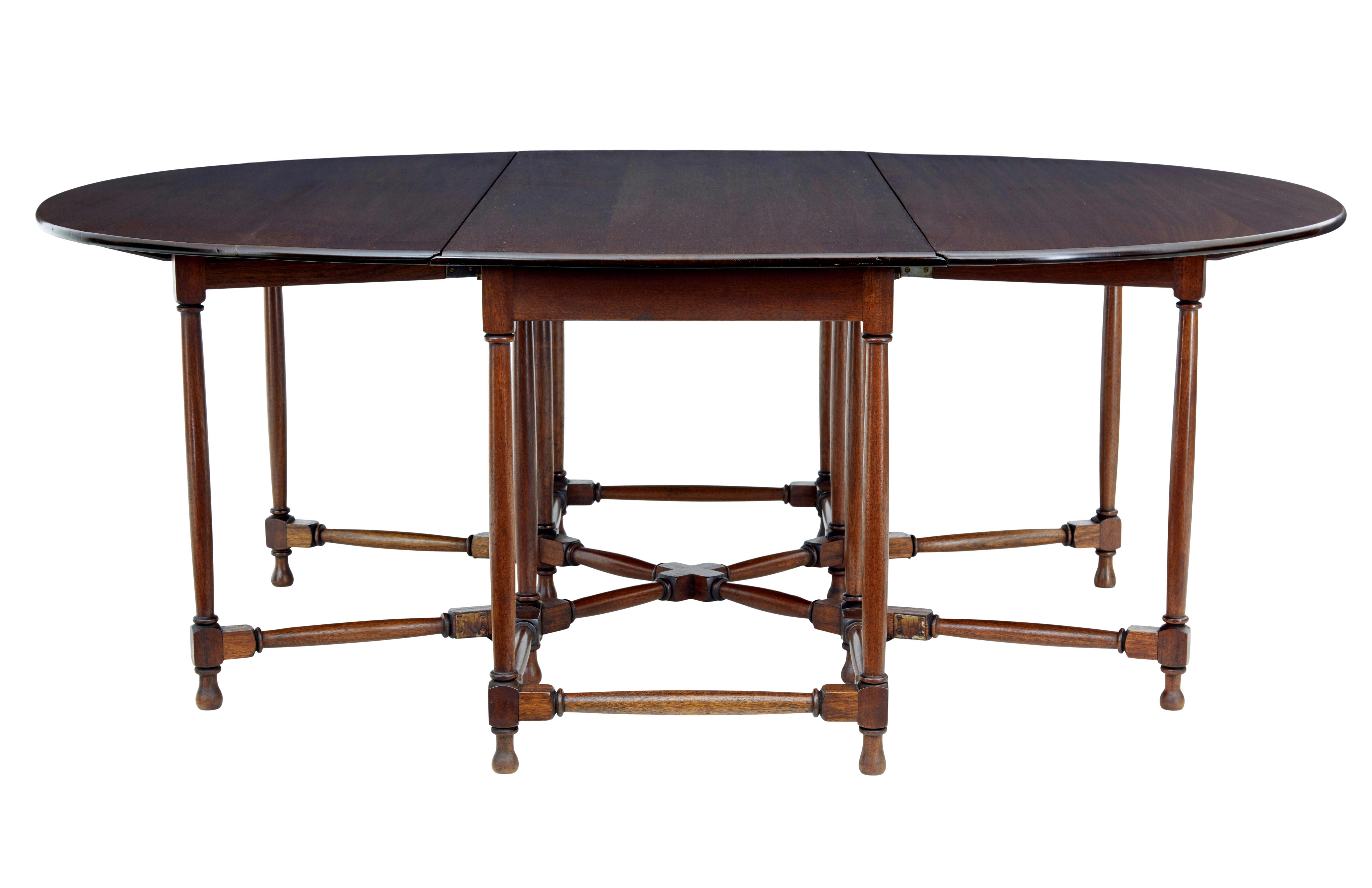 English Large Early 20th Century Mahogany Gateleg Table For Sale