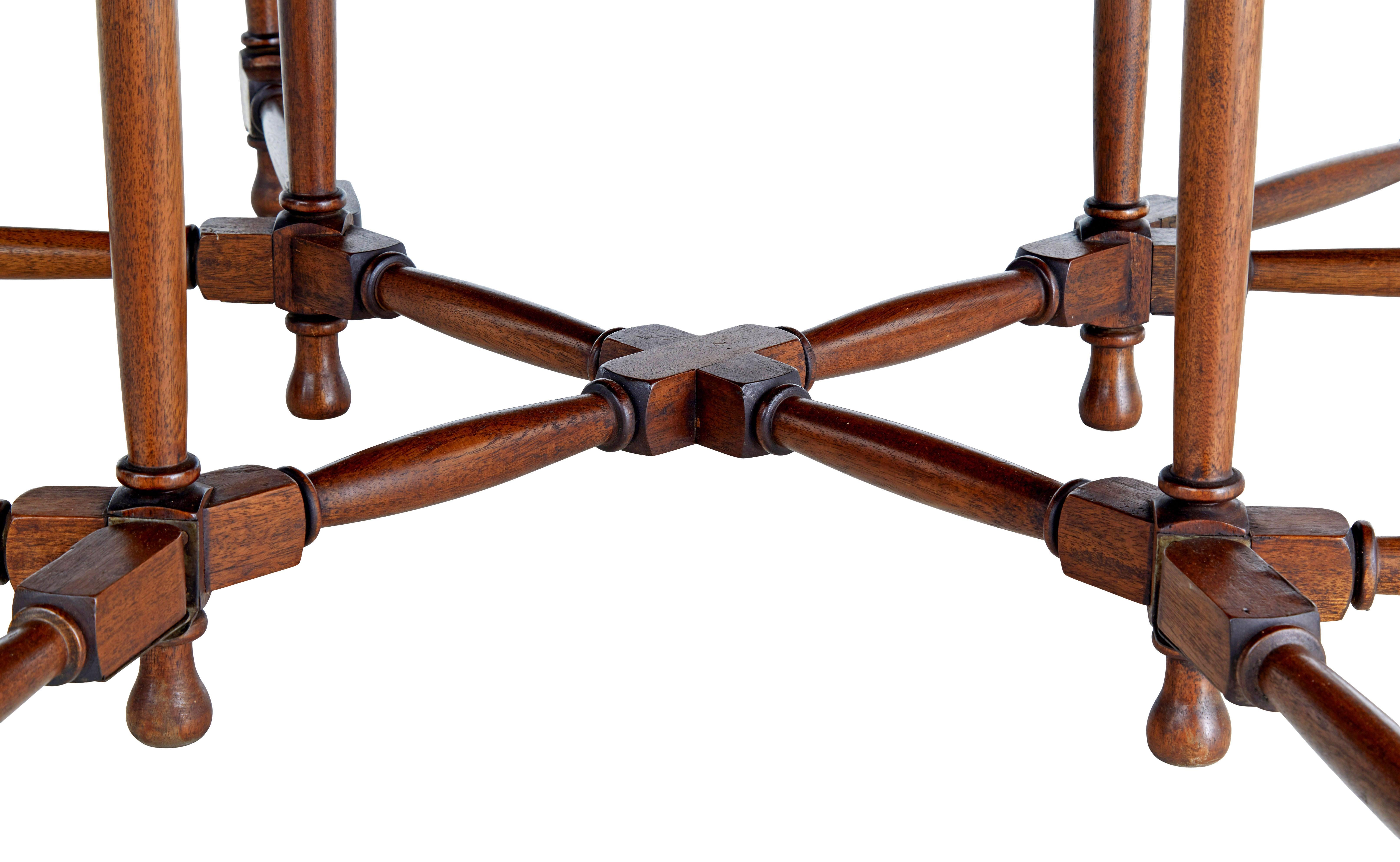 Mahogany Large early 20th century mahogany gateleg table