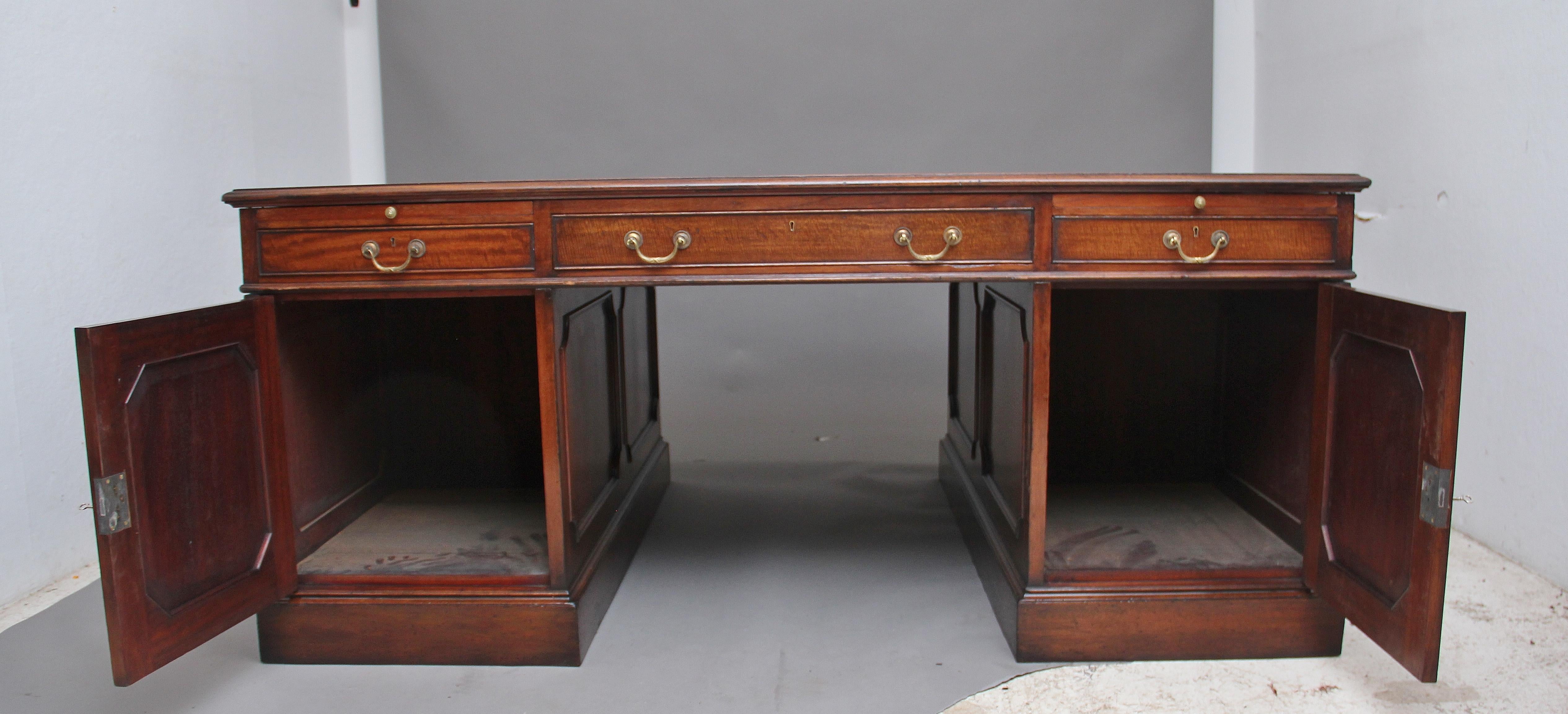 Large Early 20th Century Mahogany Partners Desk 4