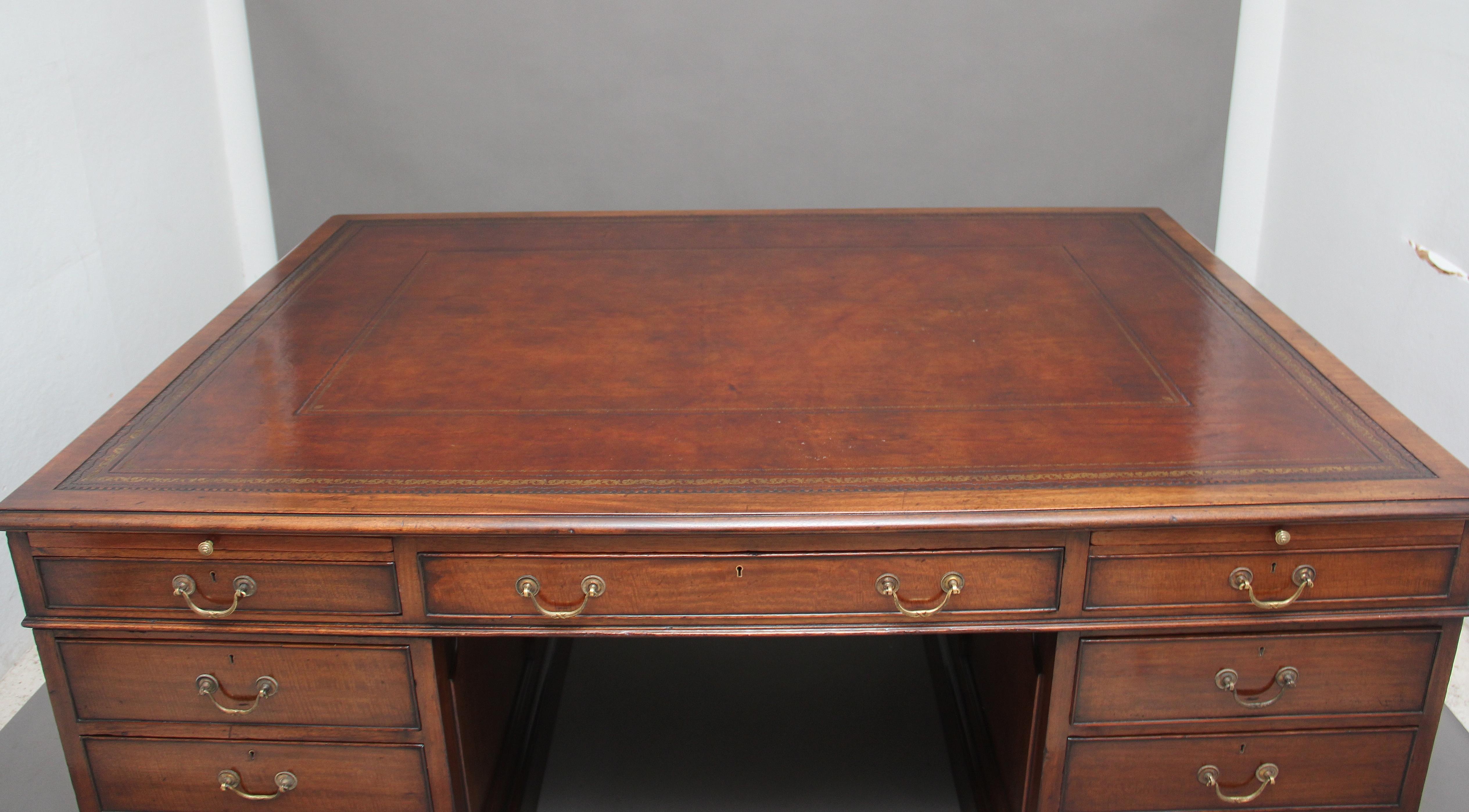 Large Early 20th Century Mahogany Partners Desk In Good Condition In Martlesham, GB