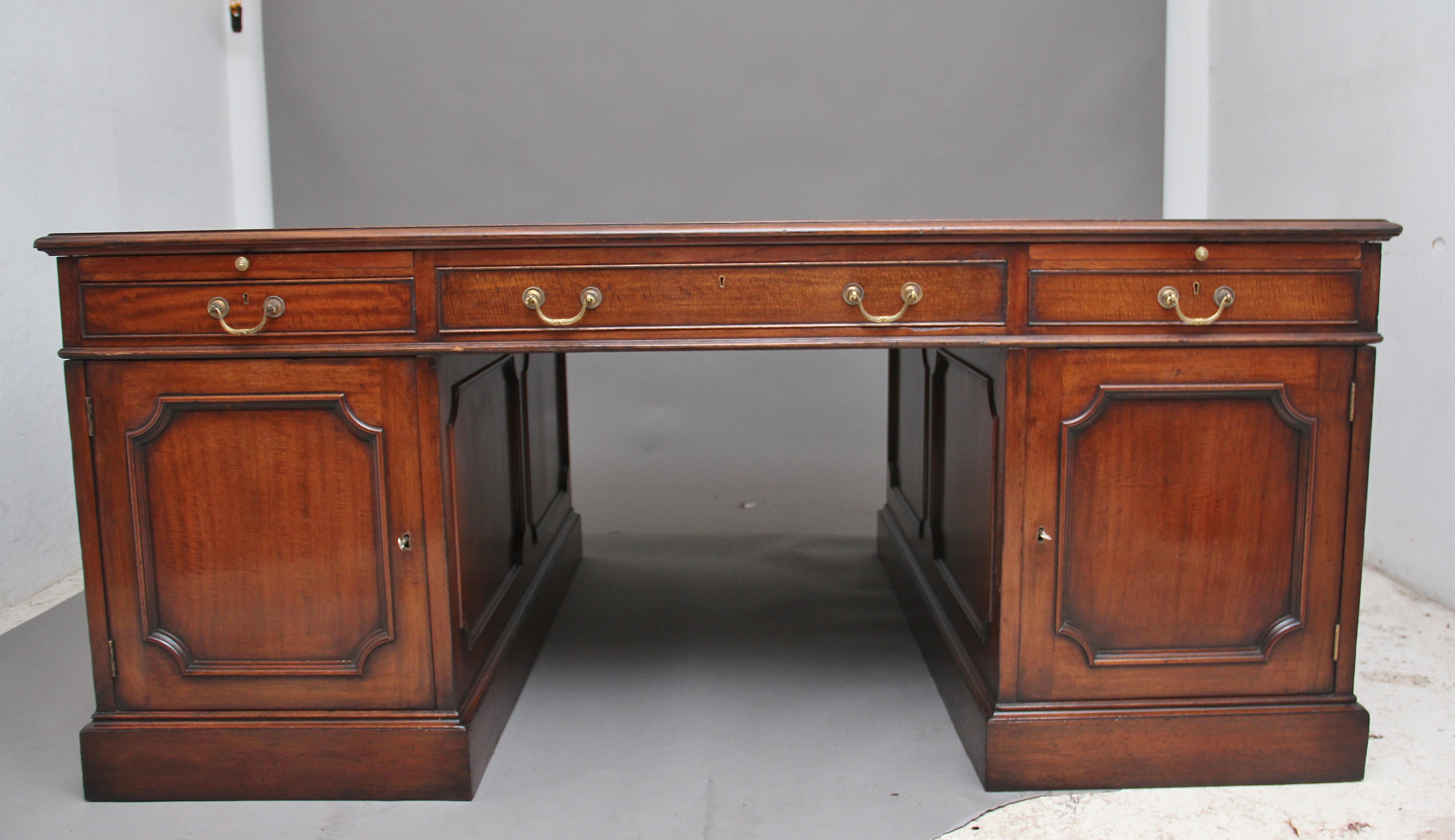 Large Early 20th Century Mahogany Partners Desk 3