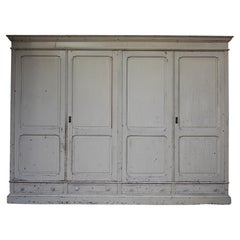 Grand meuble de rangement en pin peint du début du 20e siècle avec 4 portes