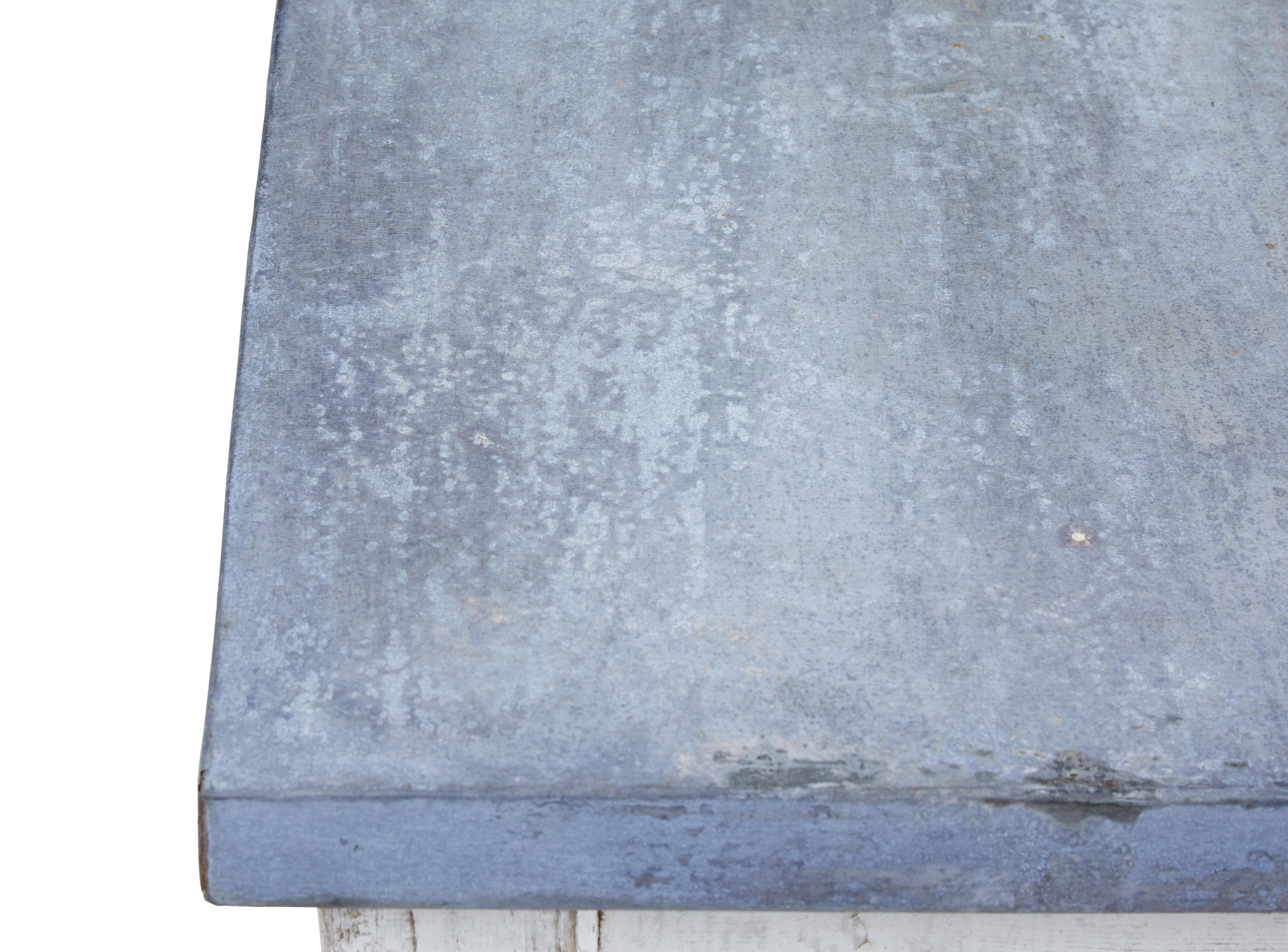 Zinc Grande table industrielle en pin et zinc du début du 20e siècle en vente