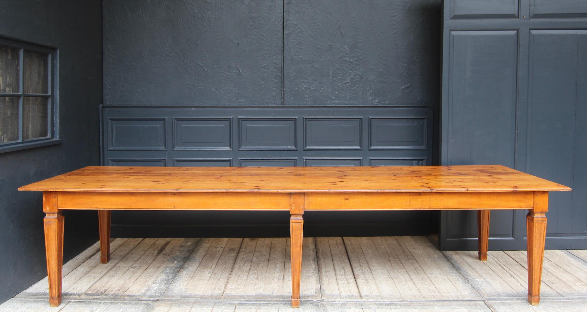 Großer rechteckiger Tisch im Louis-XVI-Stil des frühen 20. Jahrhunderts im Zustand „Gut“ im Angebot in Dusseldorf, DE