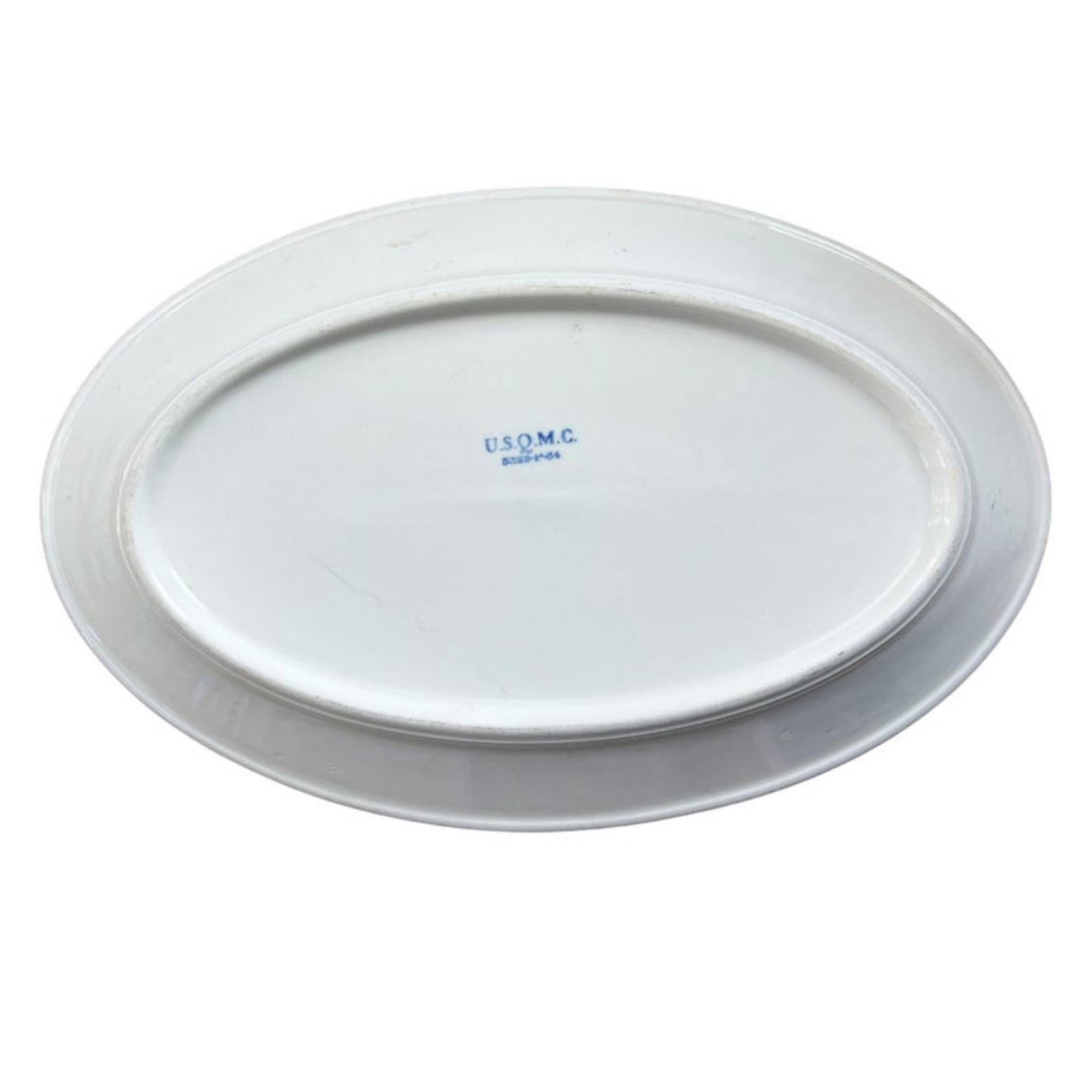 Große U.S.Q.M.C. White Ironstone Servierplatte aus dem frühen 20. Jahrhundert 1920 im Zustand „Gut“ im Angebot in Oklahoma City, OK