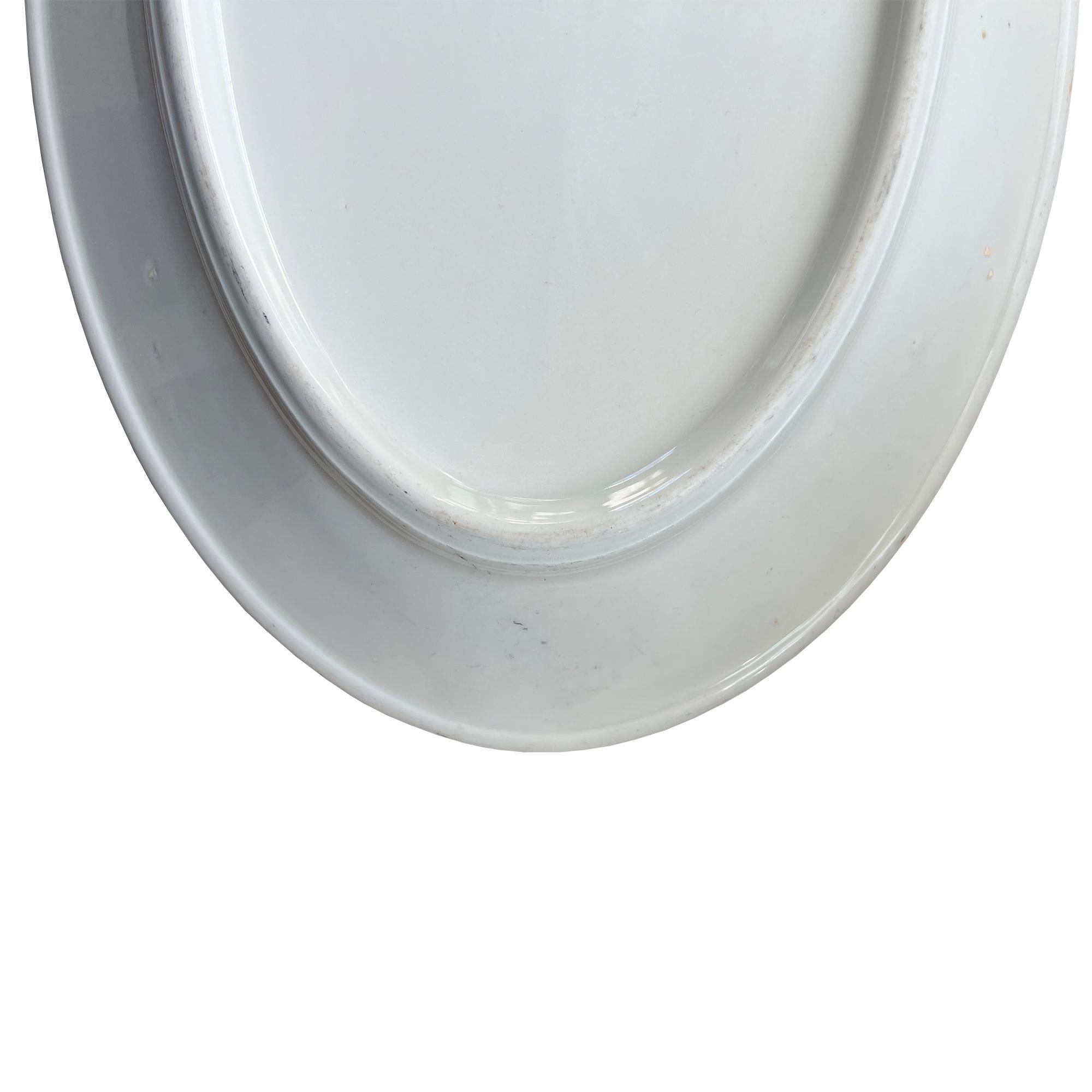 Große U.S.Q.M.C. White Ironstone Servierplatte aus dem frühen 20. Jahrhundert 1920 im Angebot 1