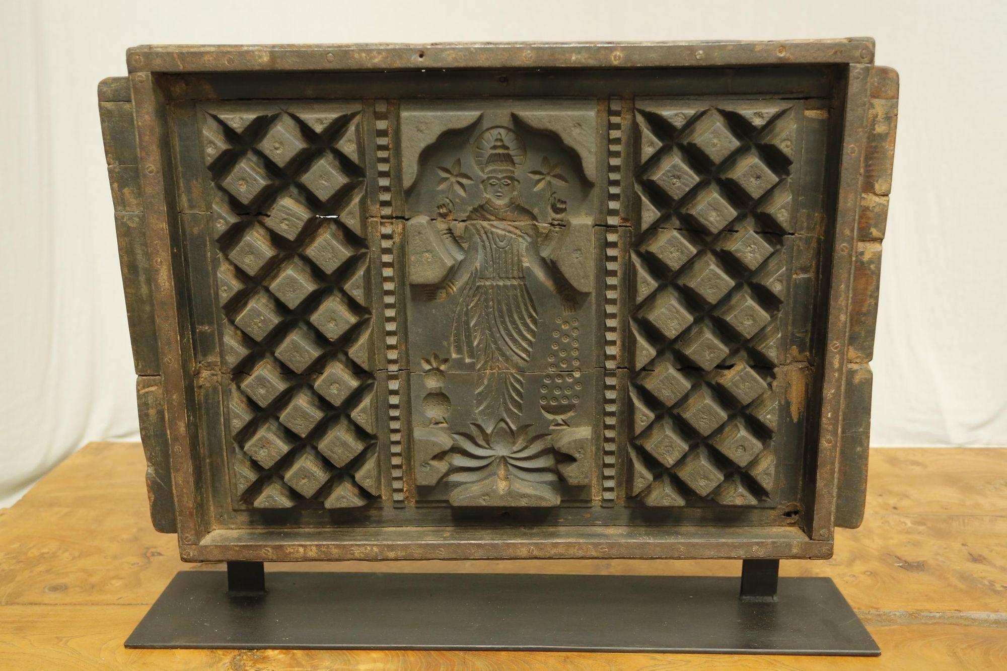 Large Early 20th Century Wall Plaque Mould, No3 In Excellent Condition In Malton, GB