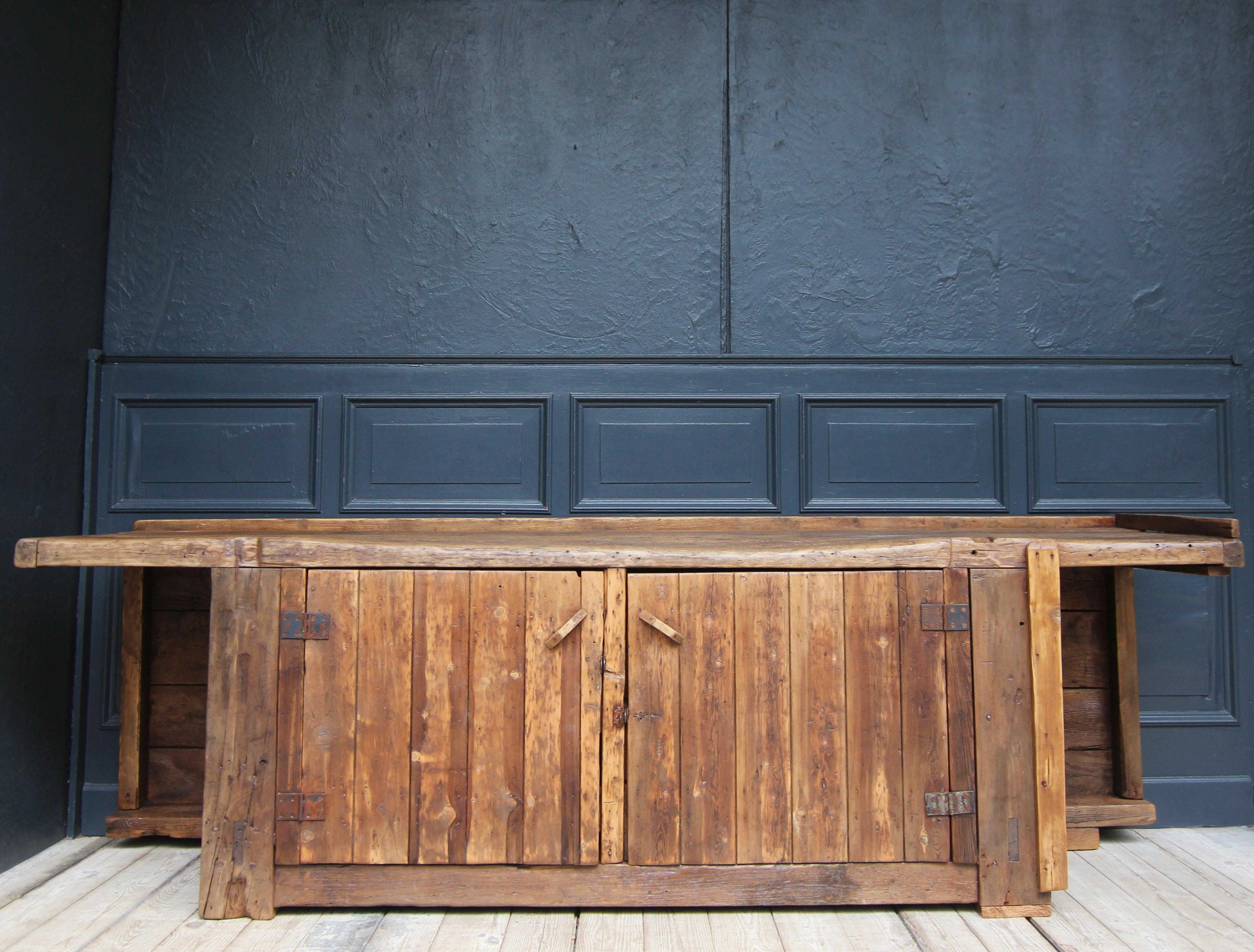 Large Early 20th Century Workbench Kitchen Island In Good Condition For Sale In Dusseldorf, DE