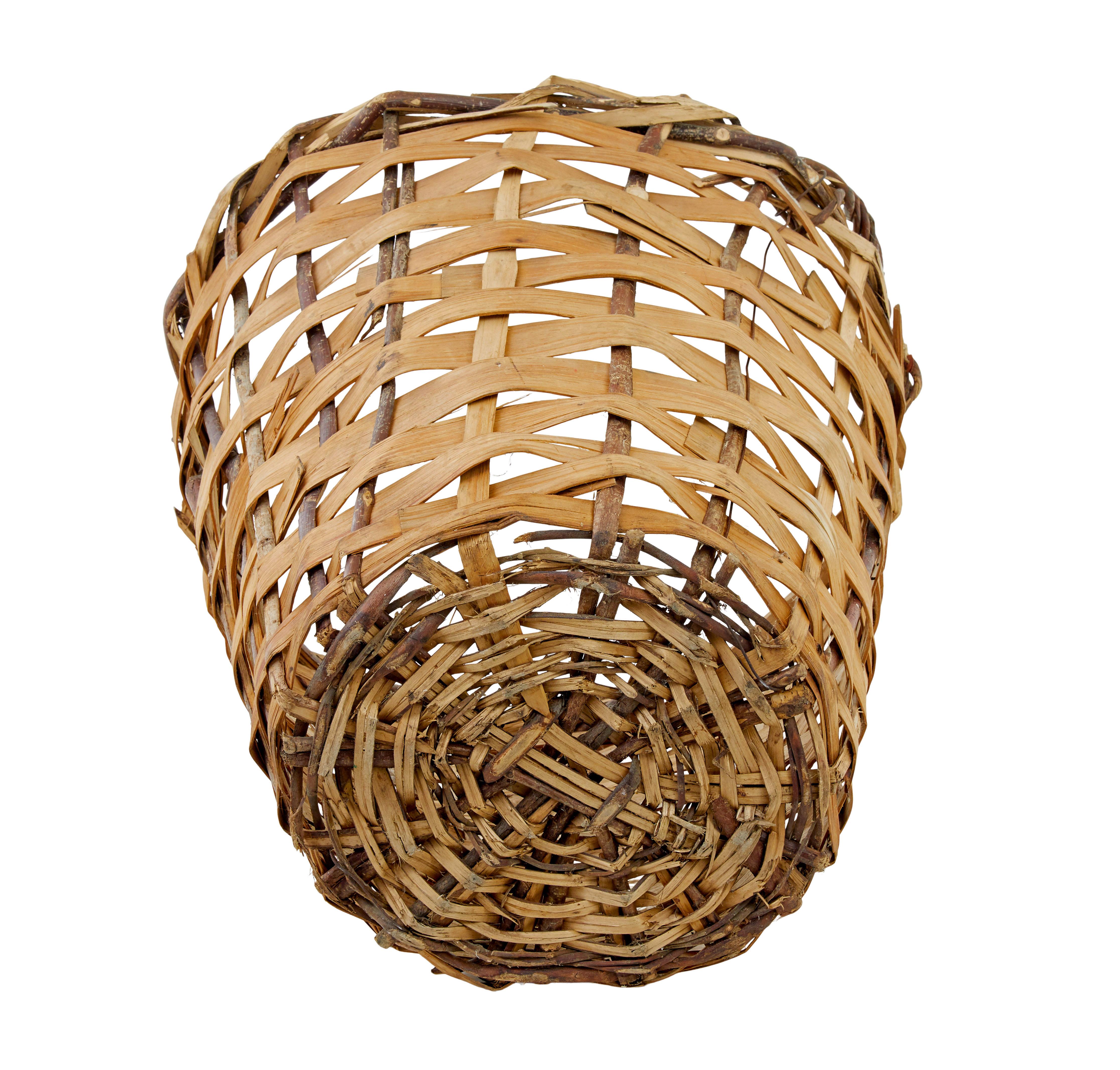 Gran cesta tejida de principios del siglo XX Hecho a mano en venta