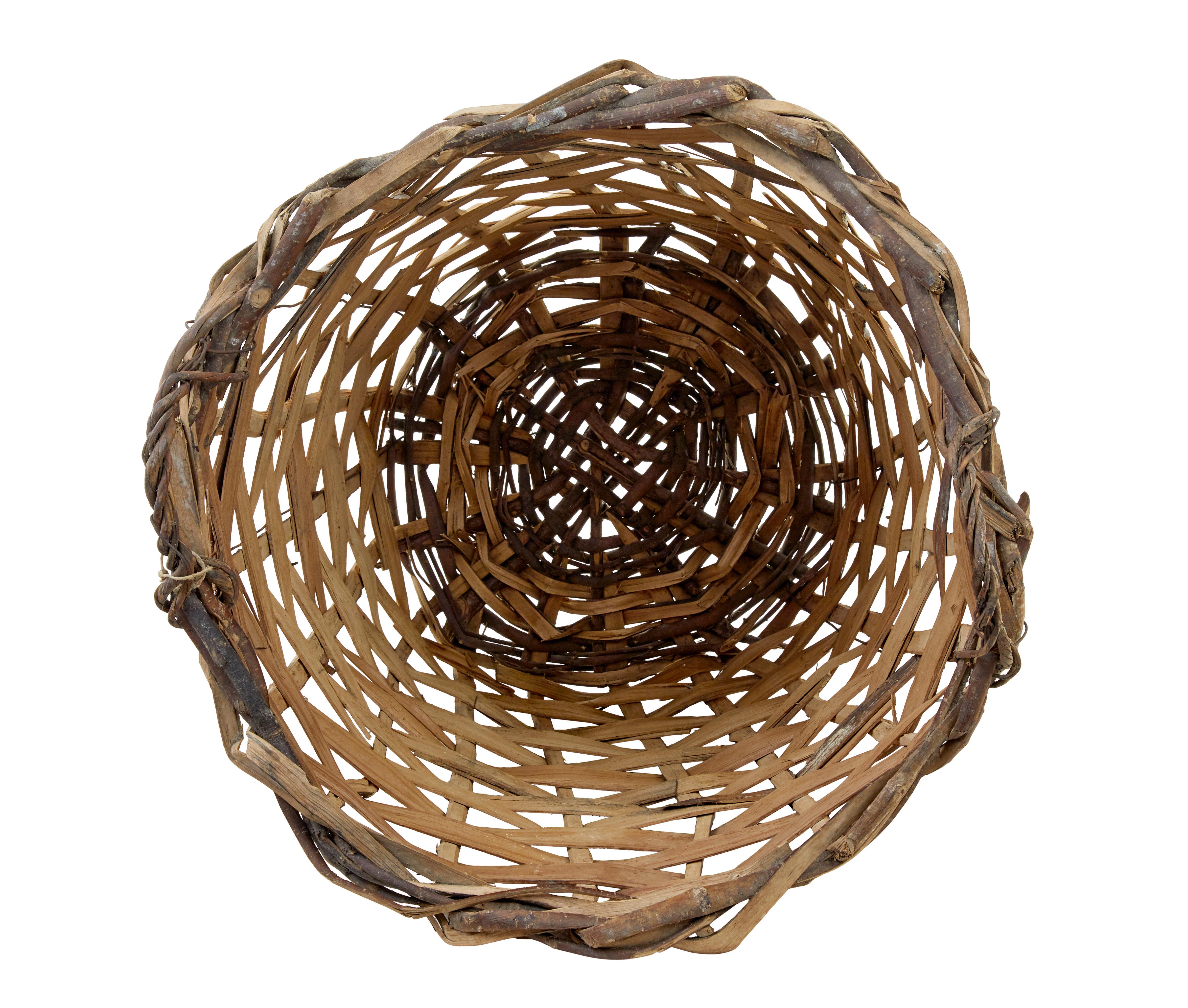 Large early 20th century woven basket In Good Condition For Sale In Debenham, Suffolk