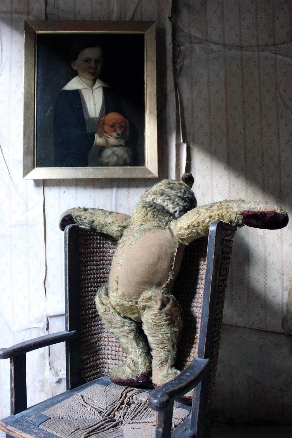 Large Early 20th Century Golden Mohair Jointed Steiff Teddy Bear circa 1905-1909 In Distressed Condition In Bedford, Bedfordshire