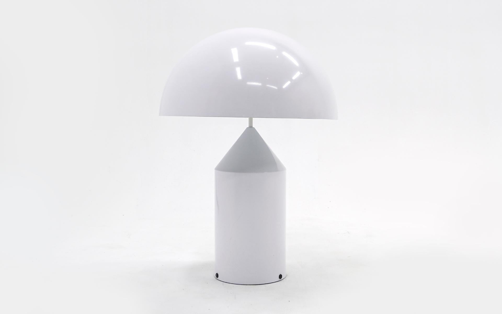 Italian Large Early Atollo Table Lamp in White Lacquered Steel by Vico Magistretti For Sale