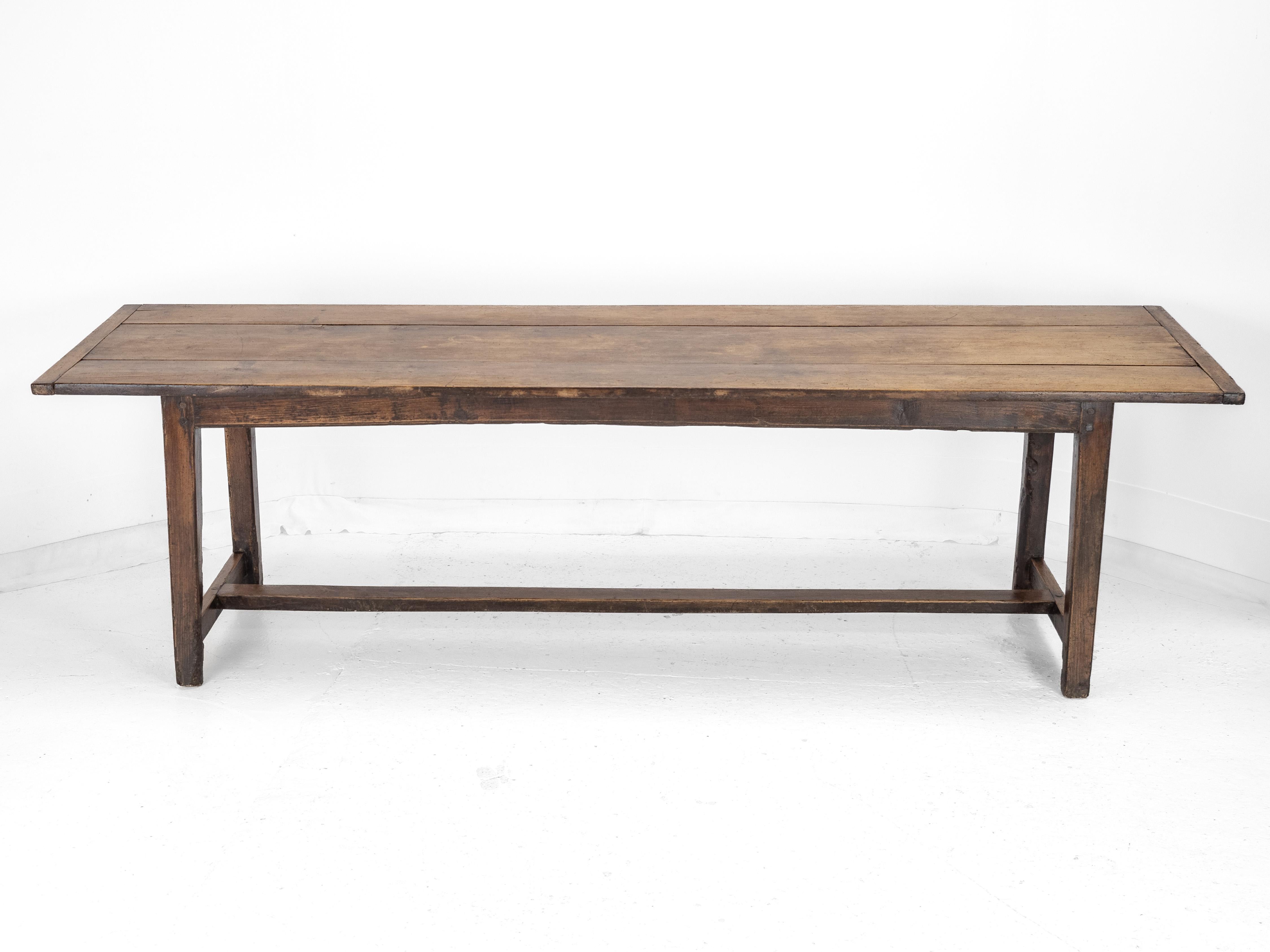 Gran mesa de comedor de granja francesa de principios del siglo XIX de madera de peral y olmo en venta 7