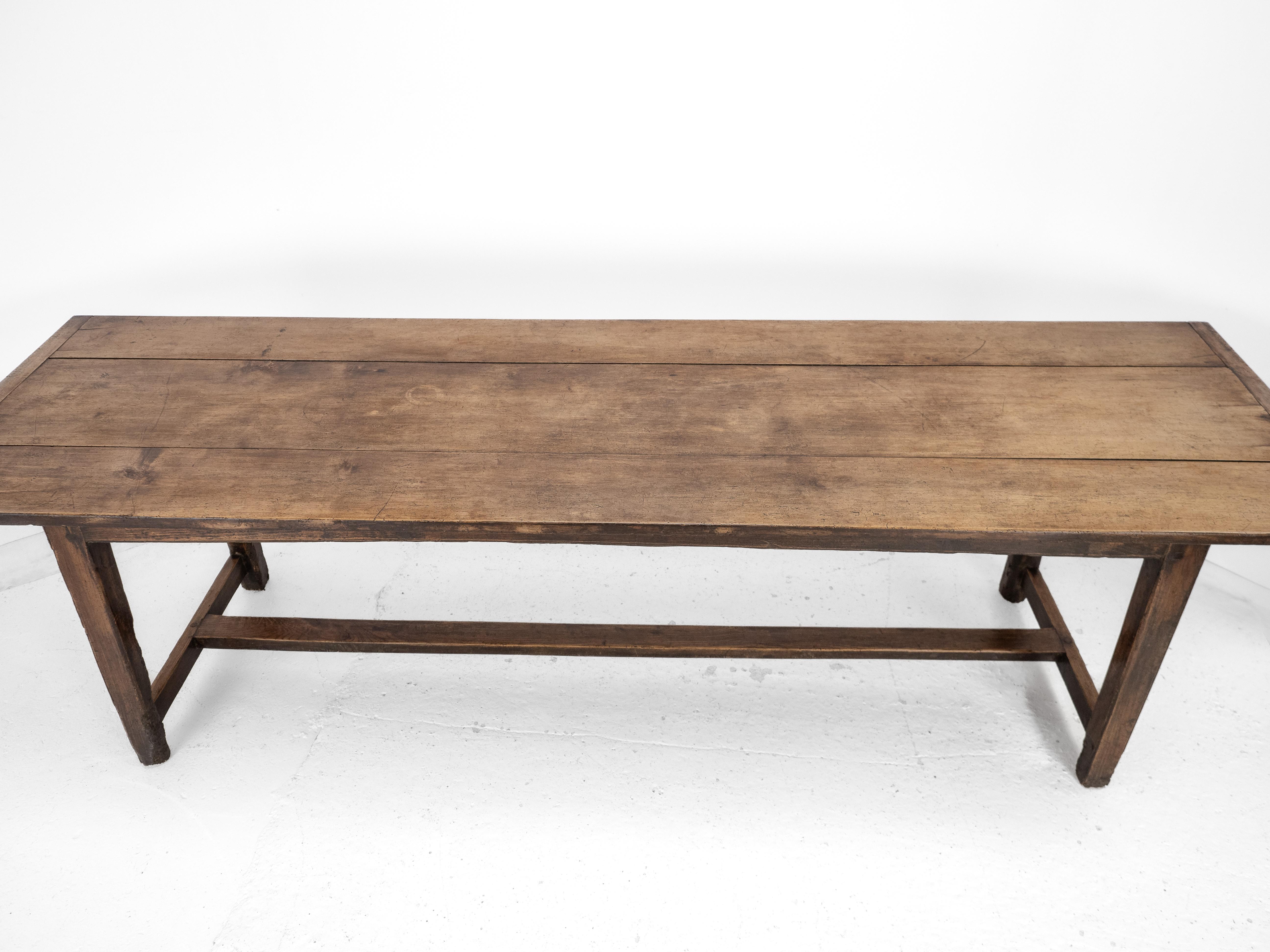 Gran mesa de comedor de granja francesa de principios del siglo XIX de madera de peral y olmo en venta 11