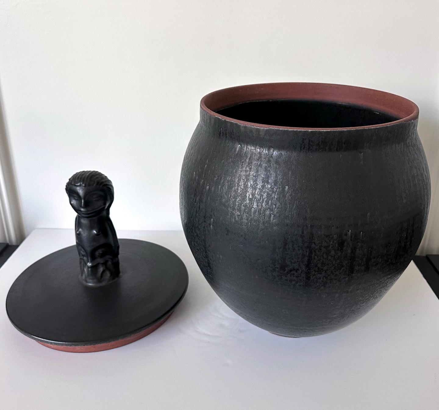 Grande vaso in ceramica scolpita e smaltata Mary and Edwin Scheier in vendita 2