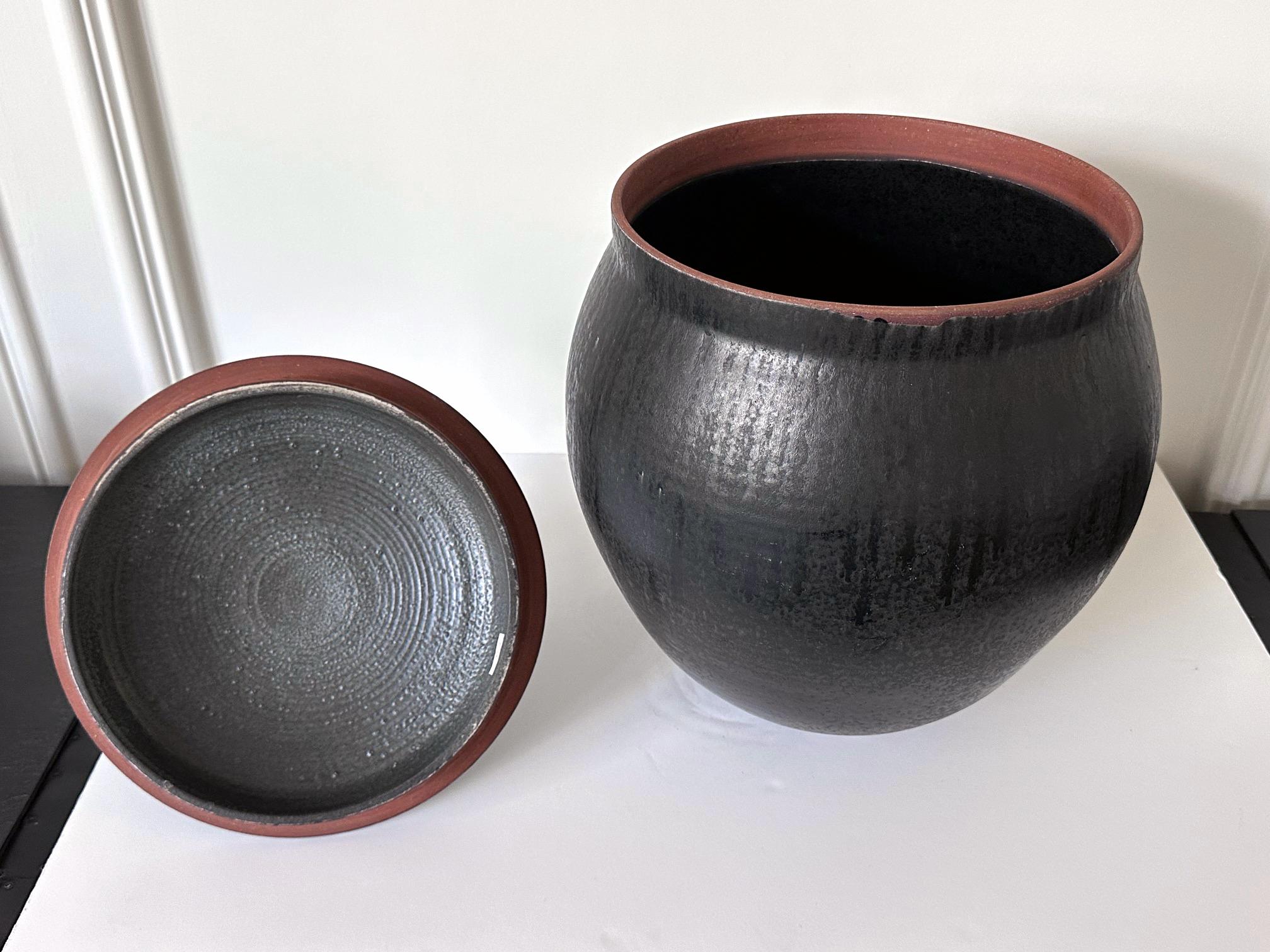 Grande vaso in ceramica scolpita e smaltata Mary and Edwin Scheier in vendita 3