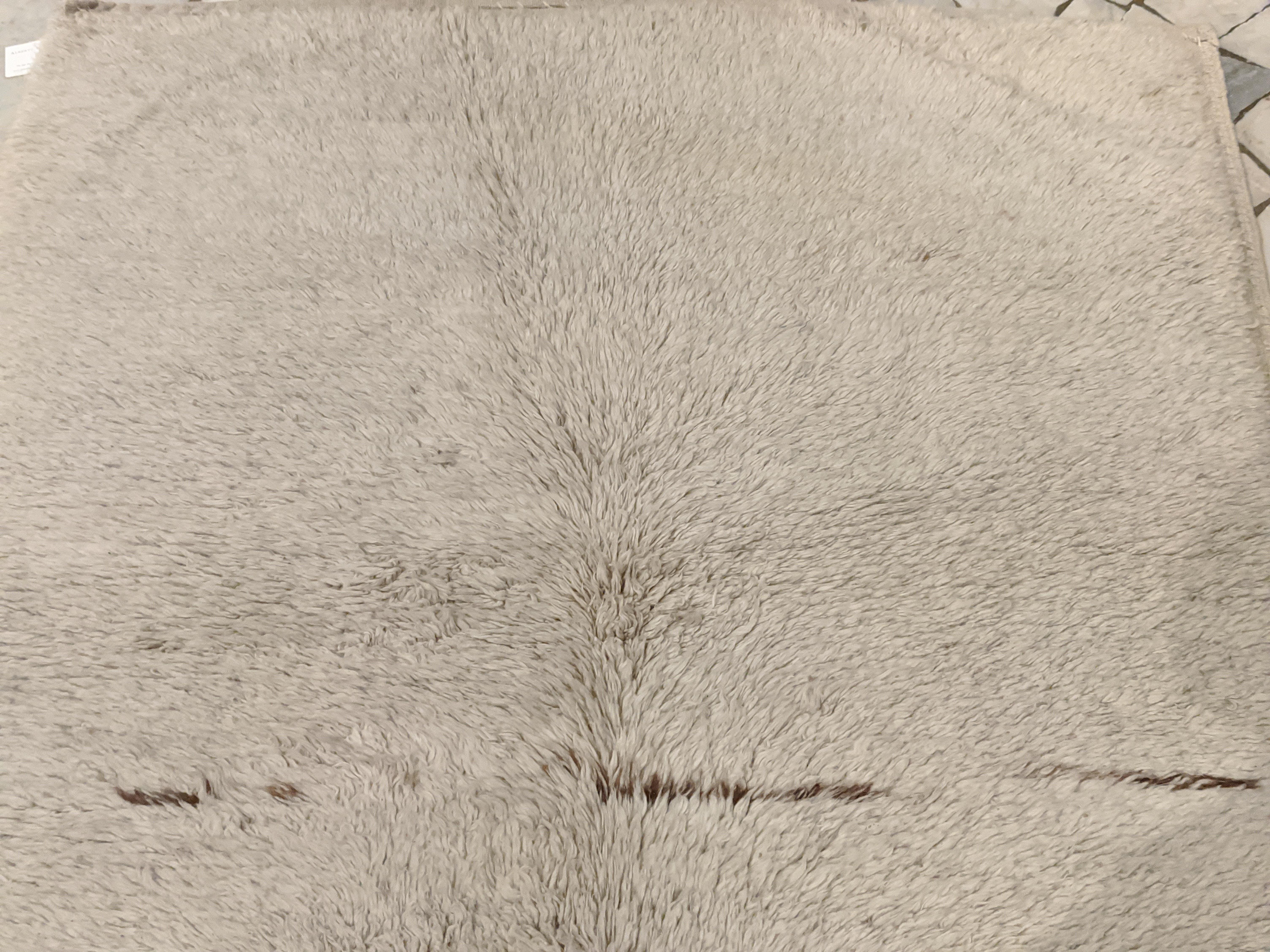 Grand tapis Tulu minimaliste ivoire du début Excellent état - En vente à Milan, IT