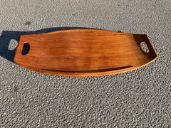Grande vassoio da portata in teak scolpito dei primi anni di Jens Quistgaard per Dansk