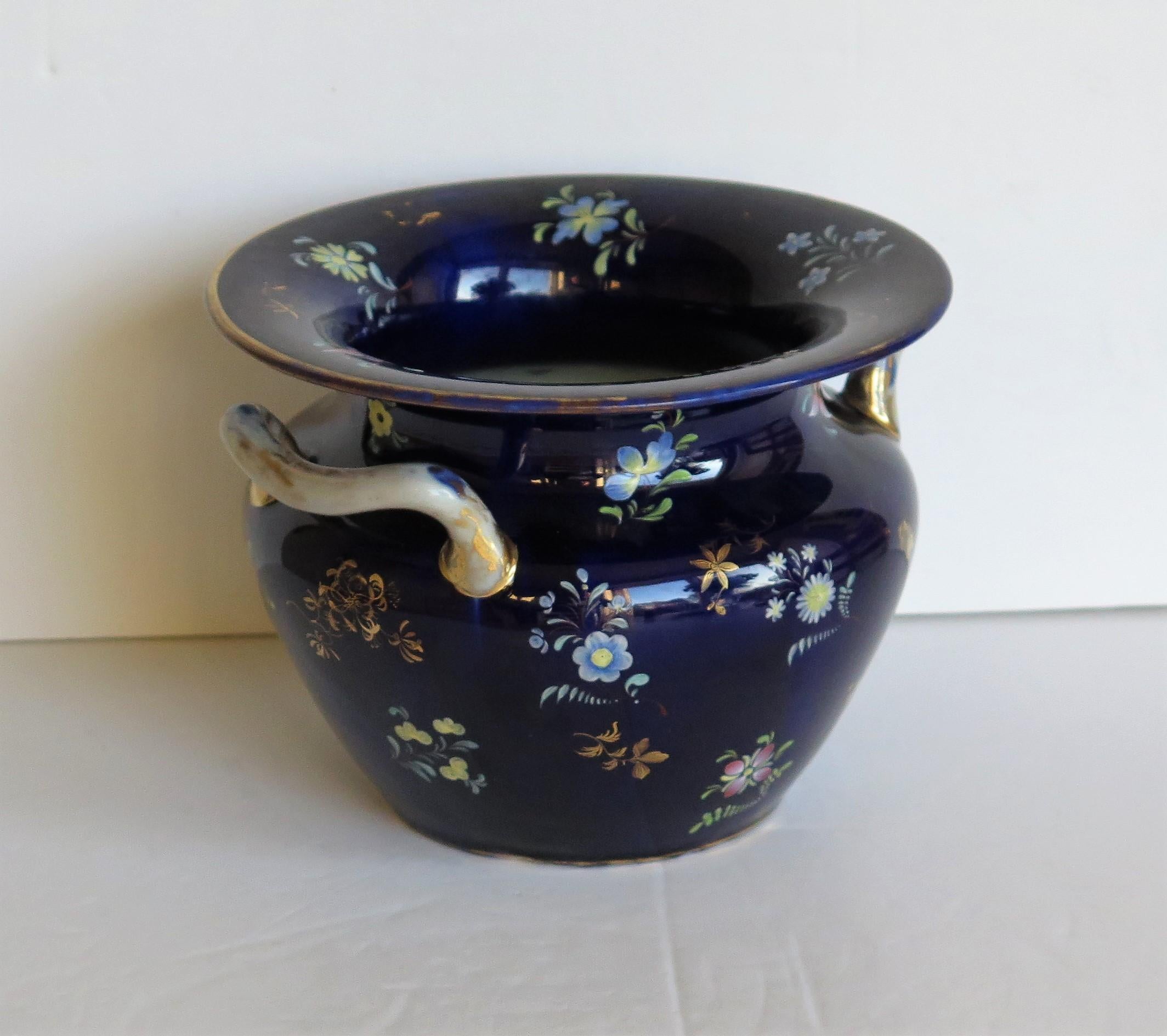 Large Early Masons Ironstone Pot-Pourri Vase Hand Painted Flowers, circa 1820 In Good Condition In Lincoln, Lincolnshire
