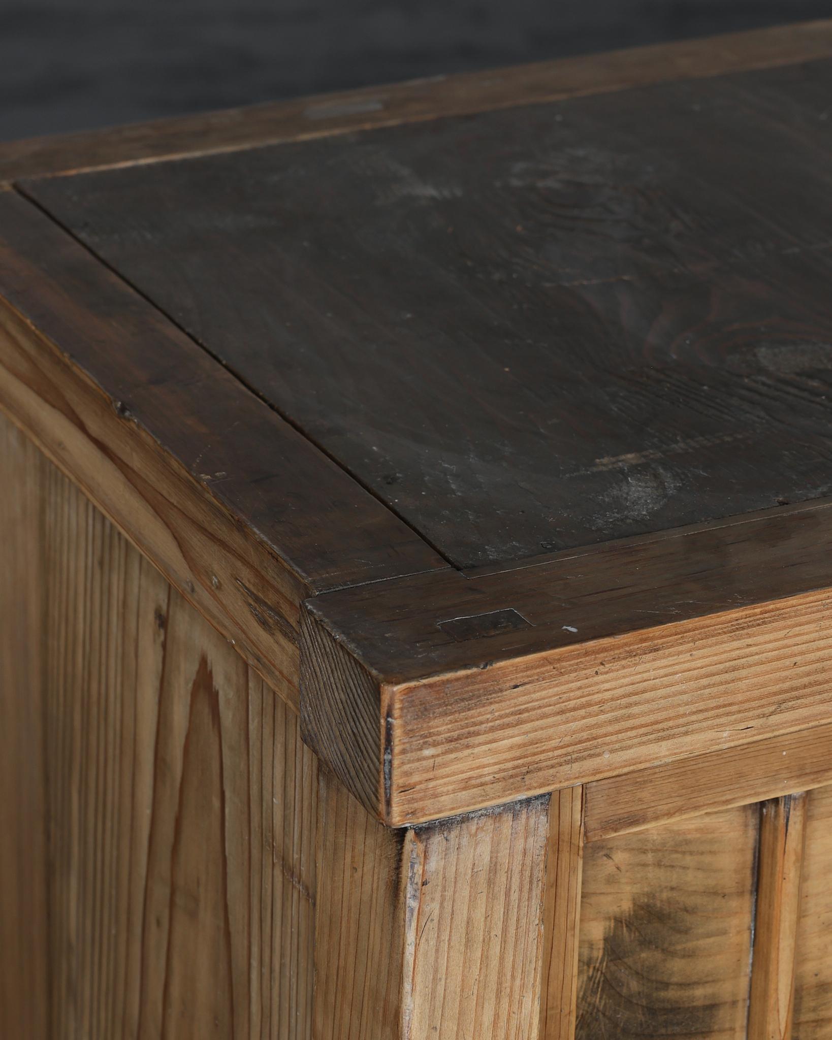 Grand Tansu/Sideboard Wabi Sabi japonais blanchi du début de la période Meiji 4