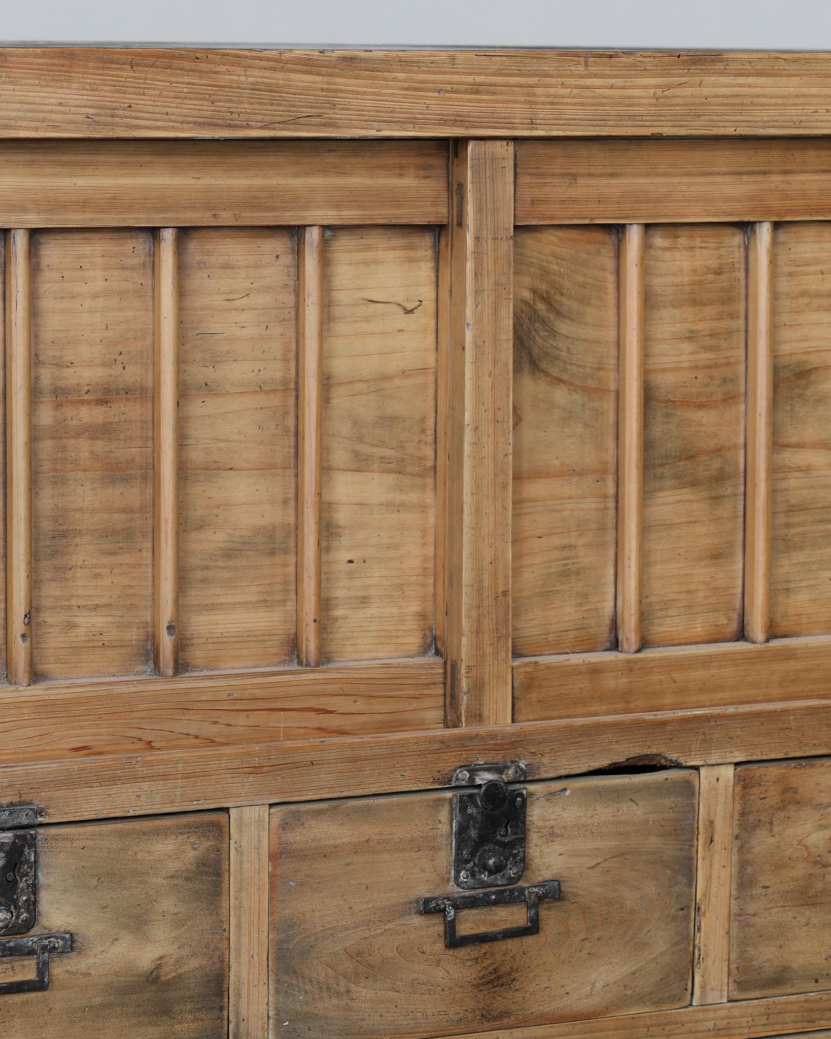 Grand Tansu/Sideboard Wabi Sabi japonais blanchi du début de la période Meiji 3