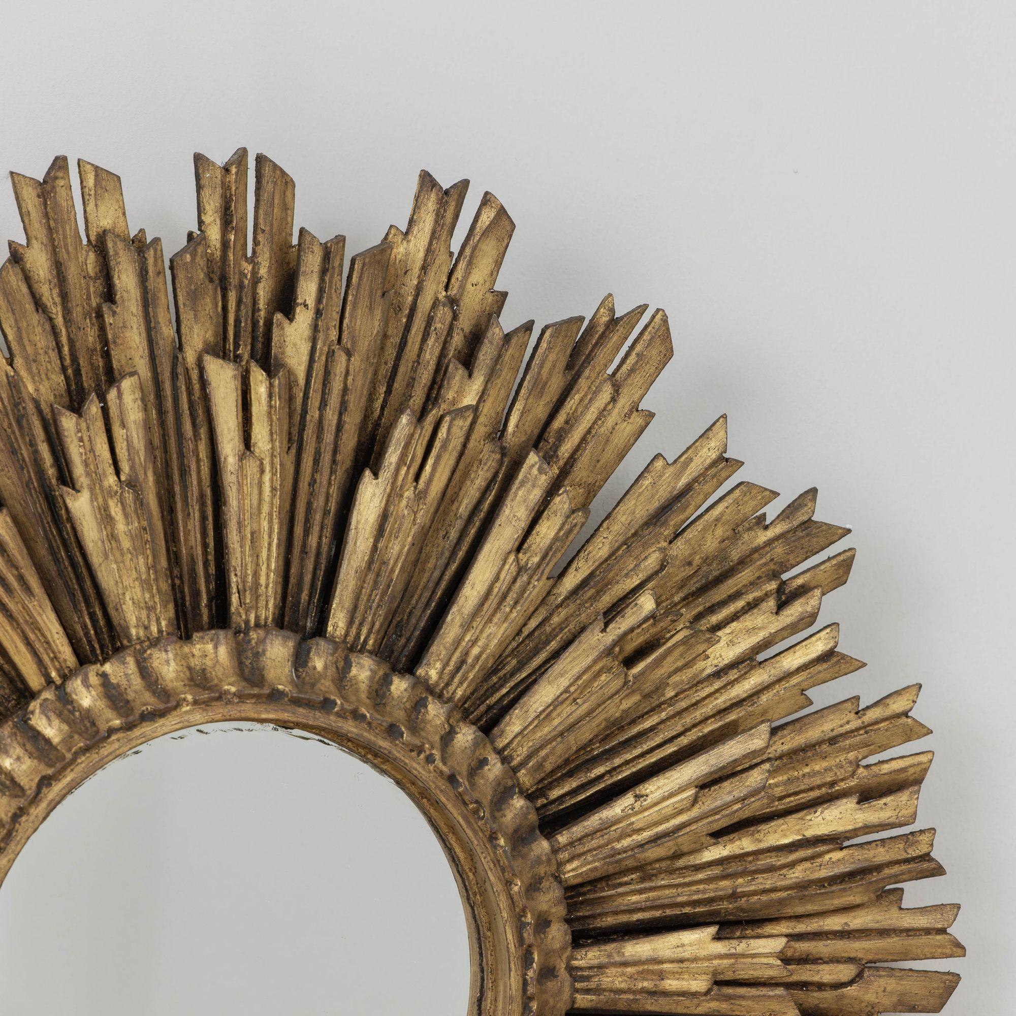 Francese Grande A.I.C. di inizio e metà del XX secolo. Specchio francese Art Deco Mirror in legno dorato a raggiera in vendita