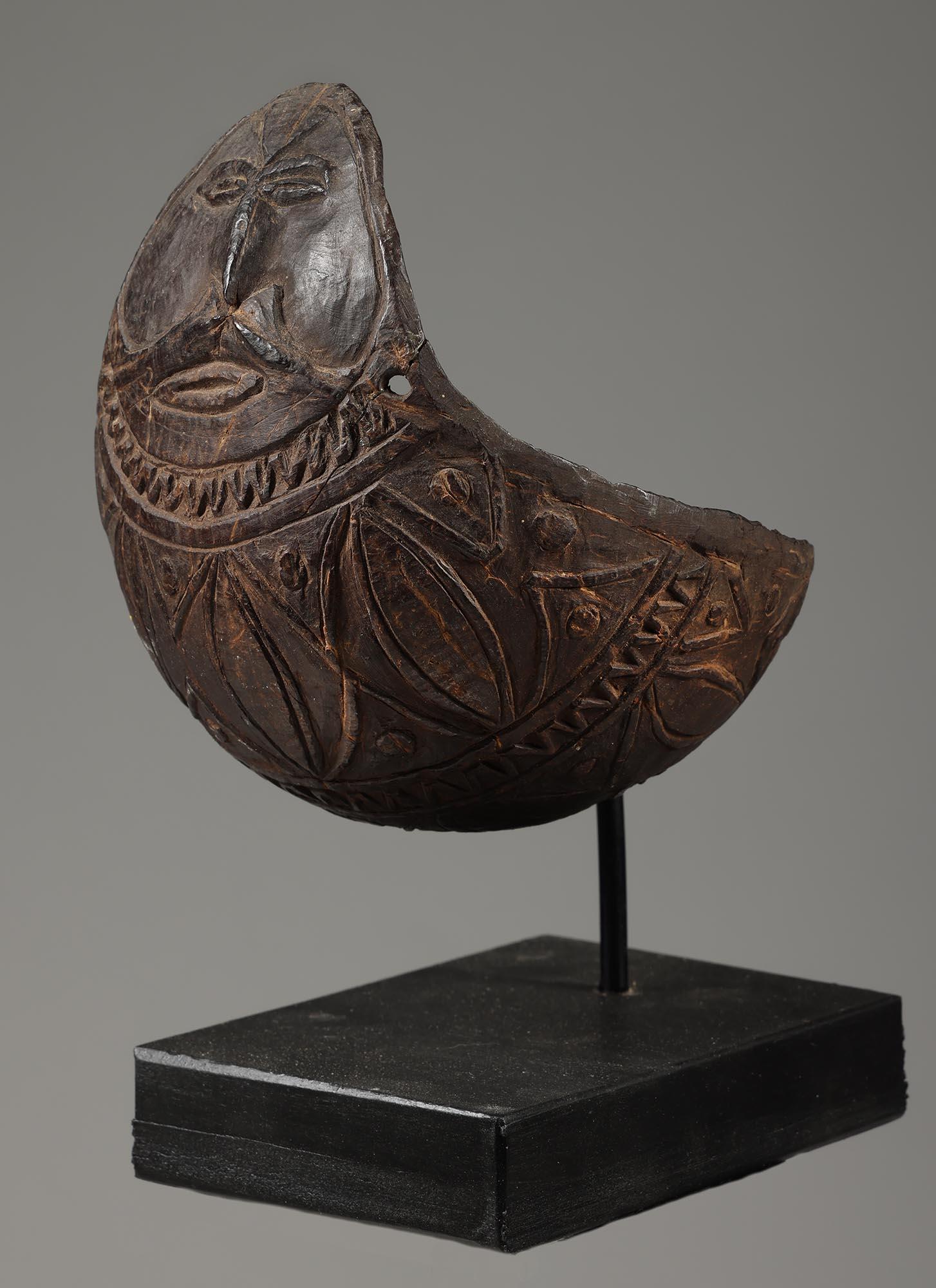 20th Century Large Early Papua New Guinea Carved Coconut Scoop or Spoon with Figure For Sale
