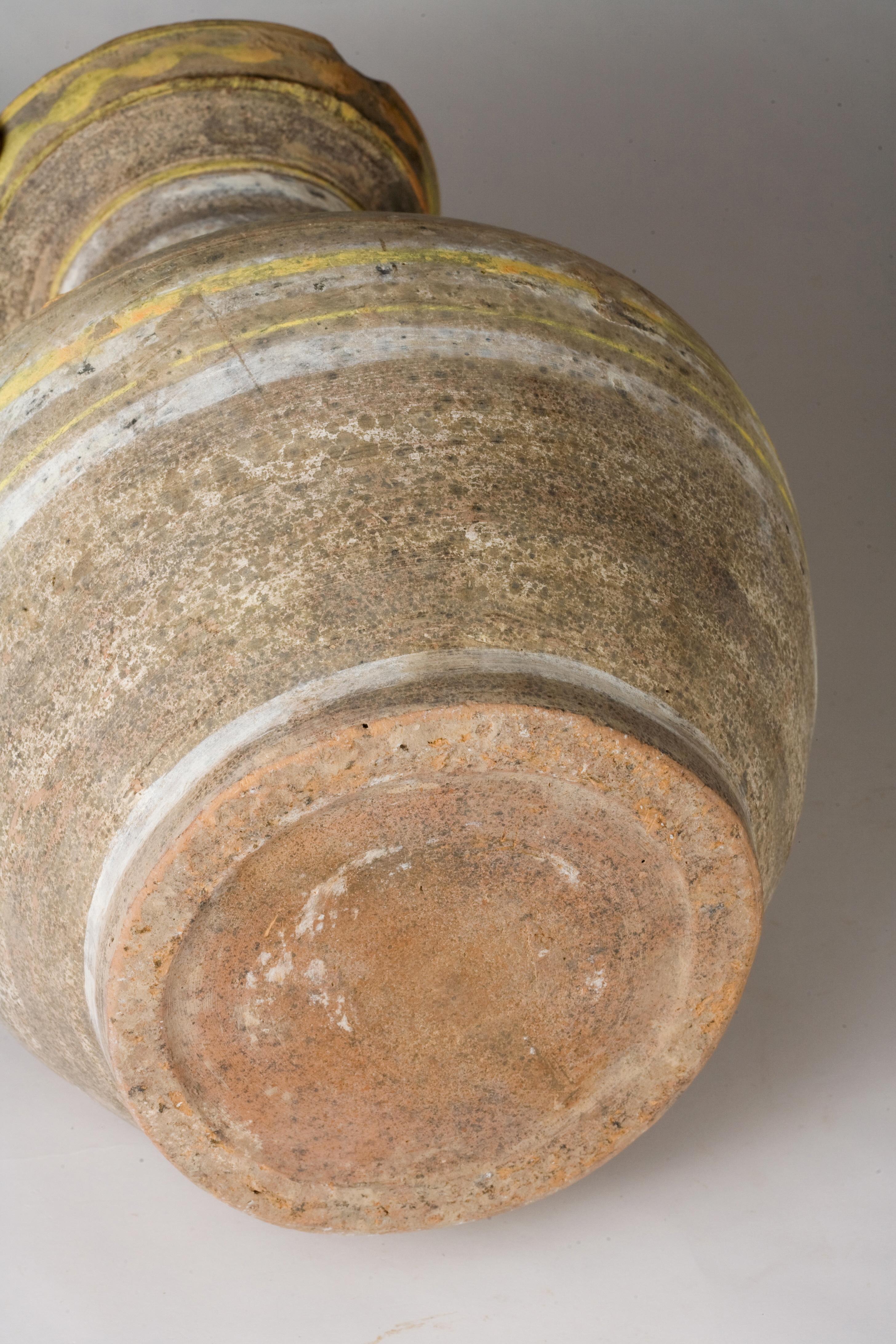 Han Grande vaso di terracotta con coperchio Hill in vendita
